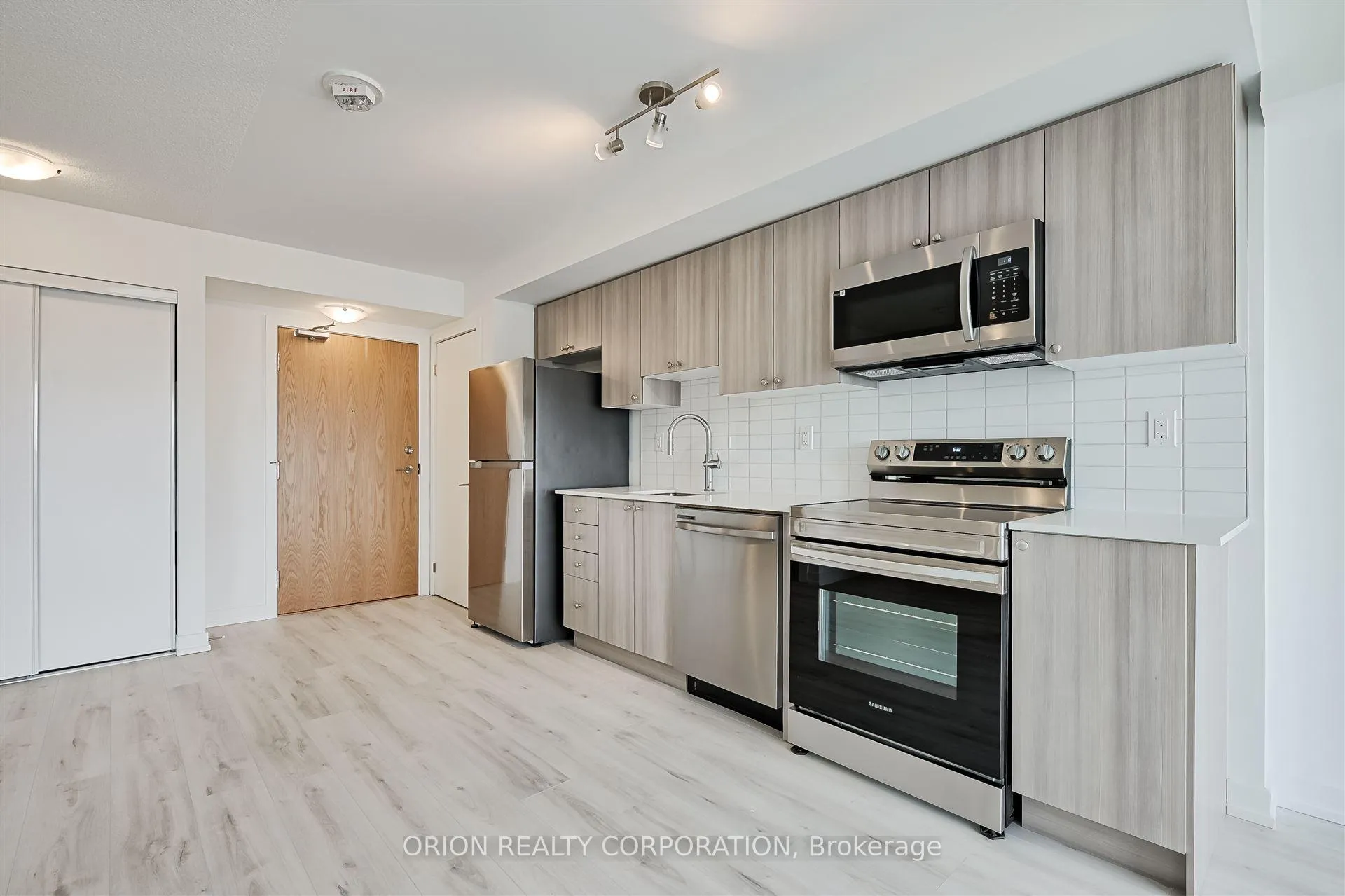 Photo 6 of Unit 801, 1435 Celebration Drive, Pickering, Bay Ridges — HOMEH