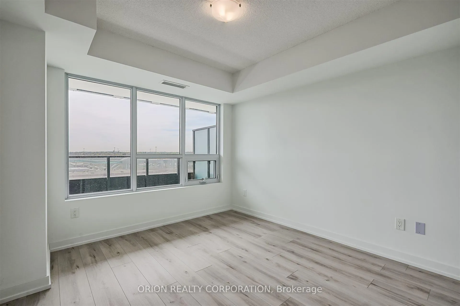 Photo 11 of Unit 801, 1435 Celebration Drive, Pickering, Bay Ridges — HOMEH