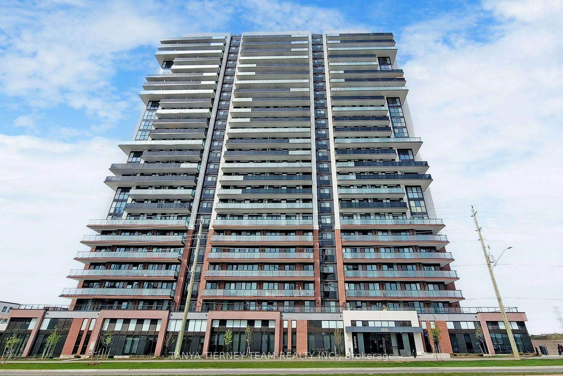 Photo 2 of Unit 404, 2550 Simcoe Street N, Oshawa, Windfields — HOMEH