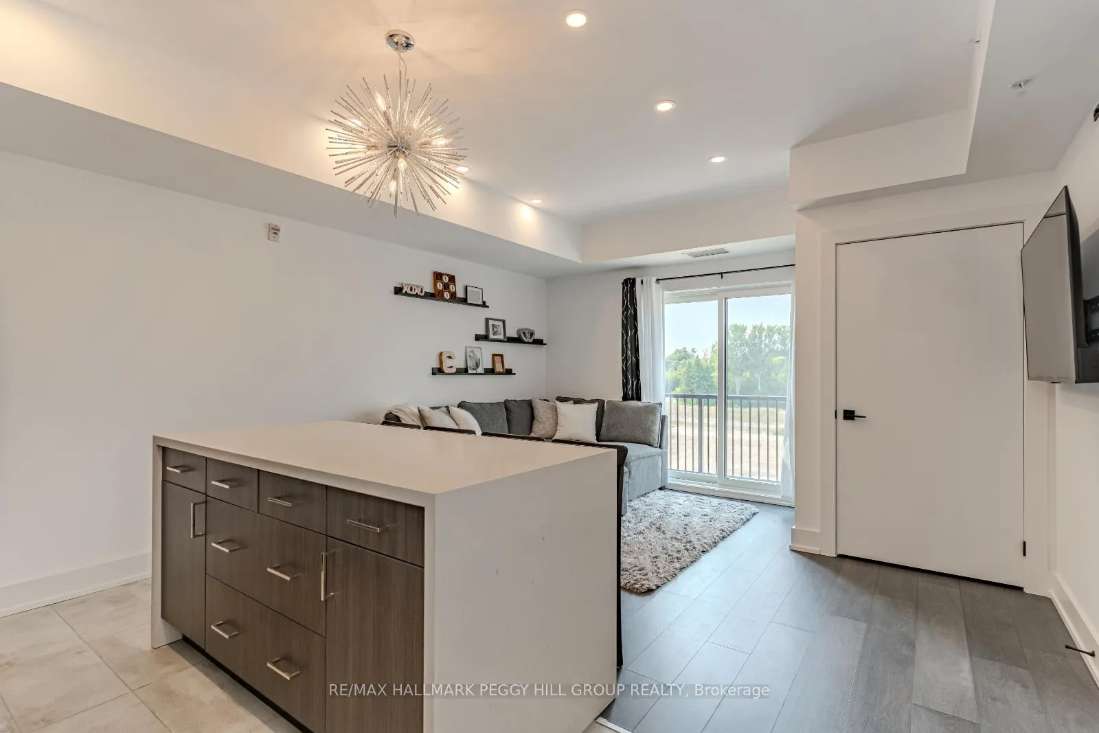 Photo 6 of Unit 610, 10 Culinary Lane, Barrie, Rural Barrie Southeast — HOMEH