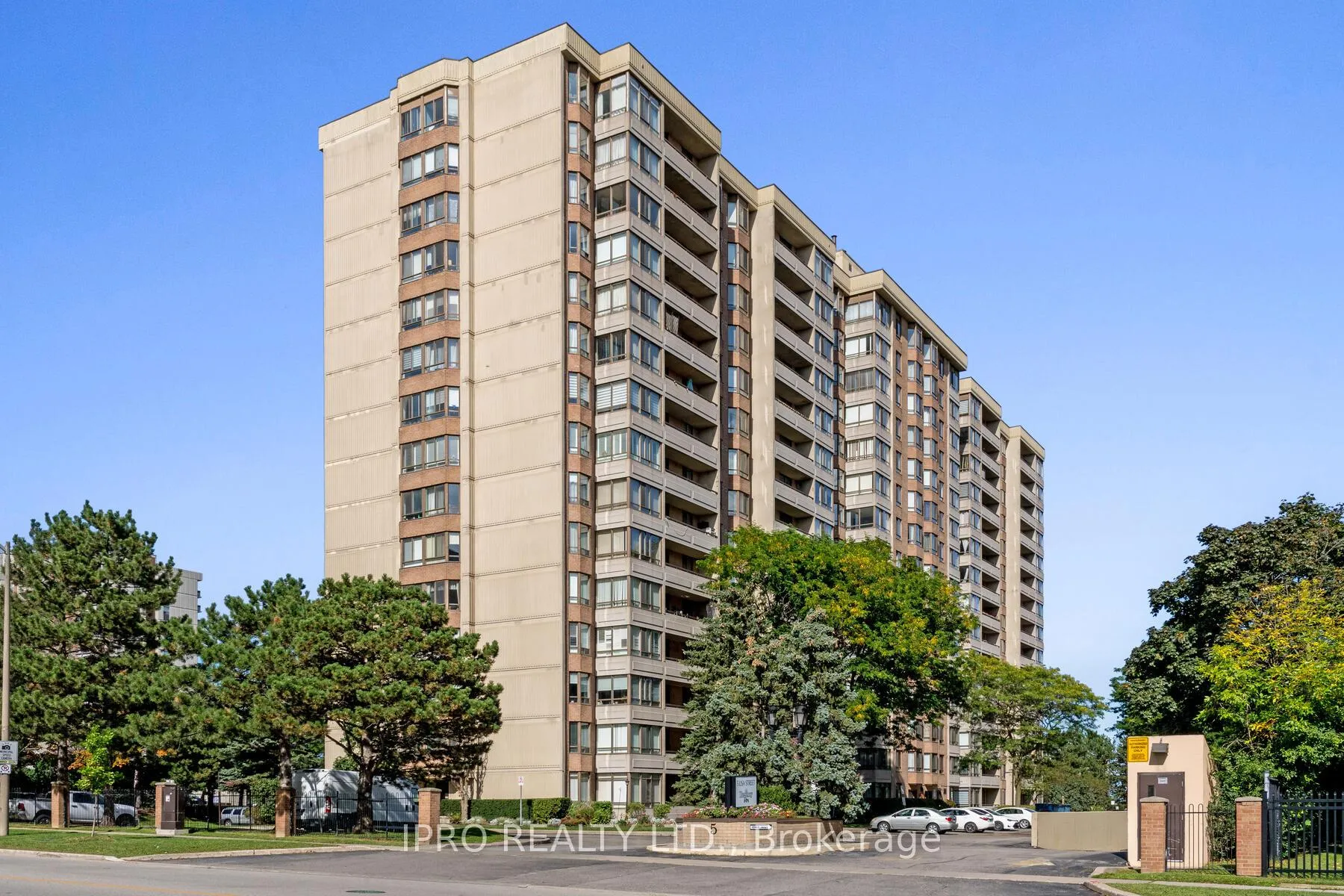 Photo 1 of Unit 805, 5 Lisa Street, Brampton, Queen Street Corridor — HOMEH