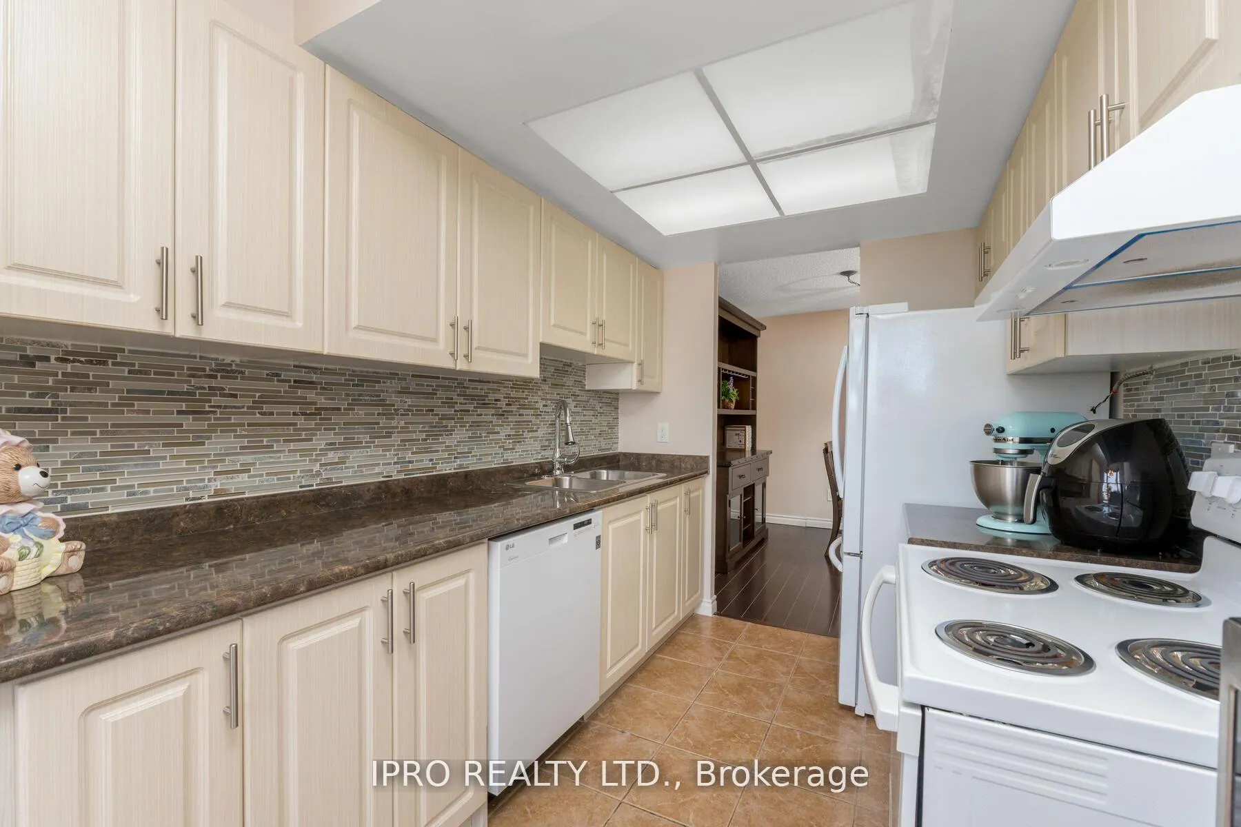 Photo 12 of Unit 805, 5 Lisa Street, Brampton, Queen Street Corridor — HOMEH