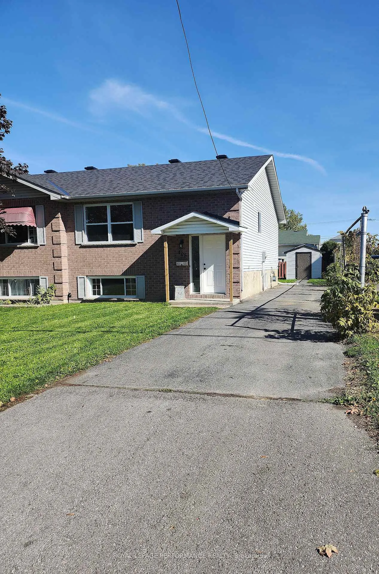 Photo 2 of 405 Carleton Street E, Cornwall — HOMEH