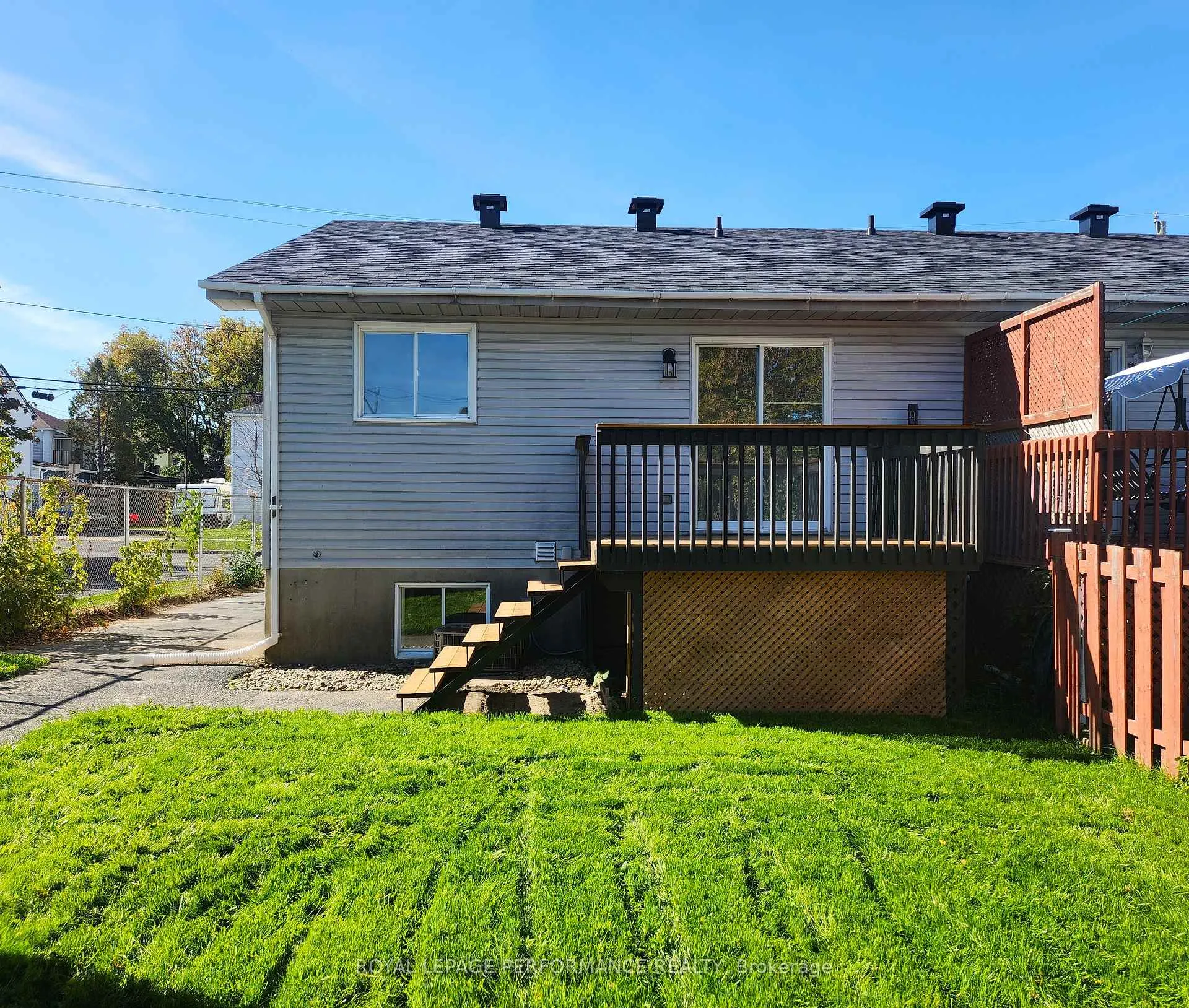 Photo 3 of 405 Carleton Street E, Cornwall — HOMEH