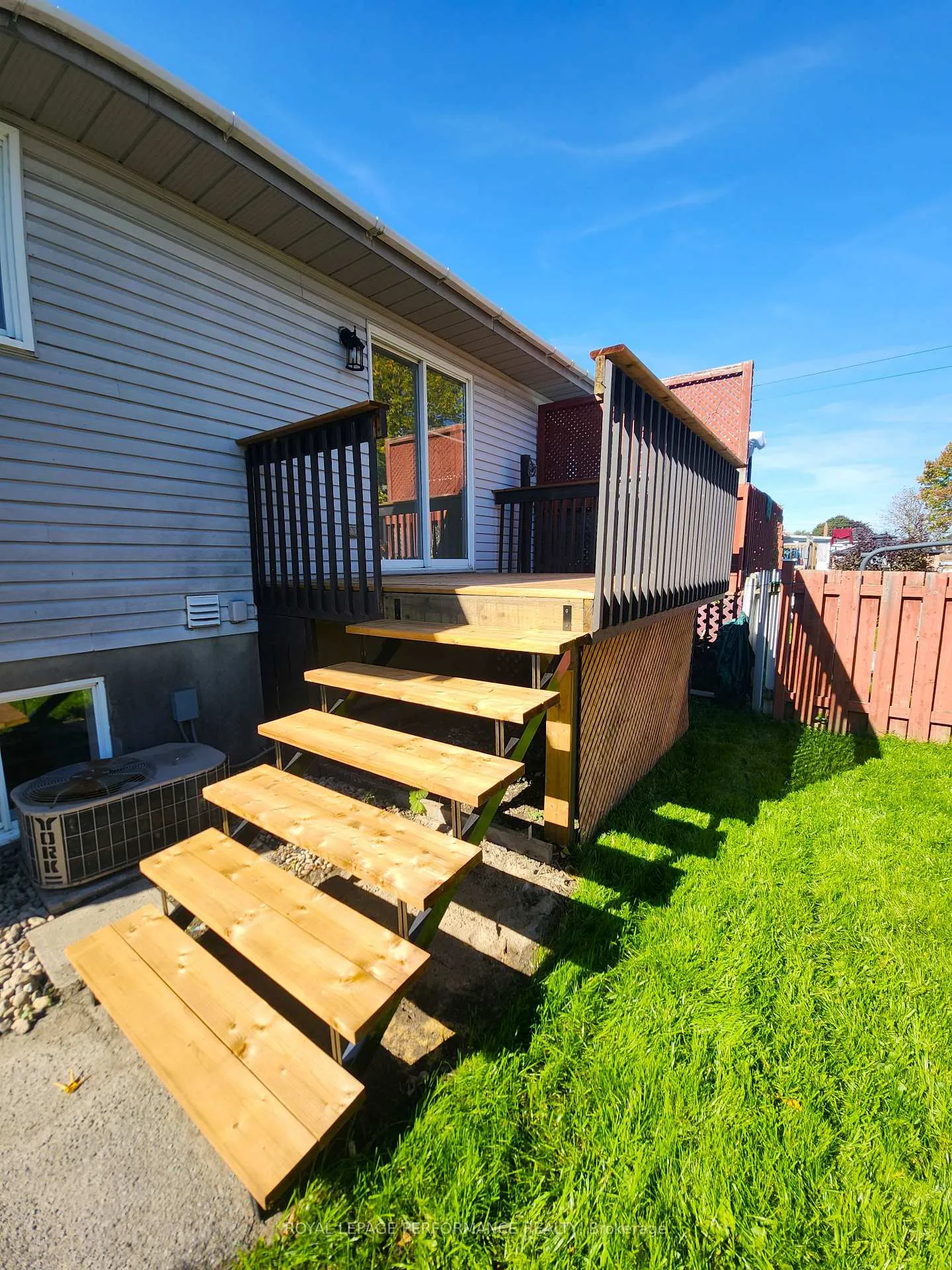 Photo 5 of 405 Carleton Street E, Cornwall — HOMEH