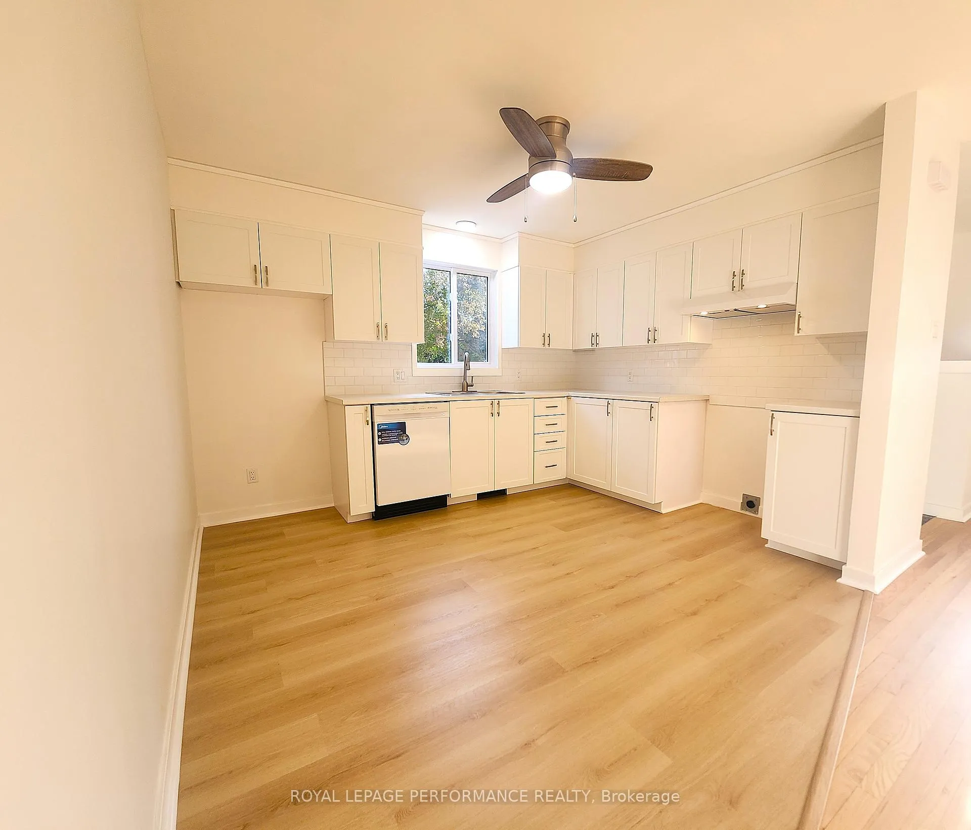 Photo 14 of 405 Carleton Street E, Cornwall — HOMEH