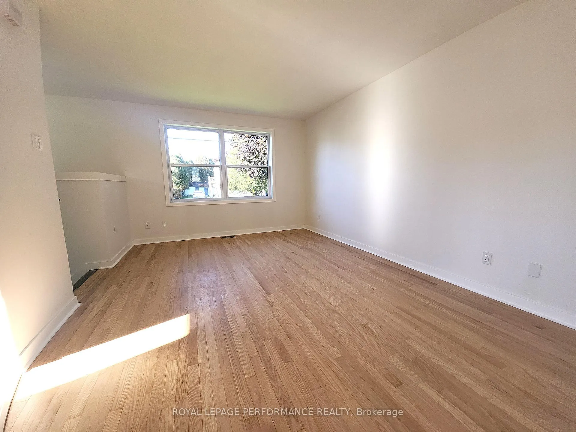 Photo 17 of 405 Carleton Street E, Cornwall — HOMEH