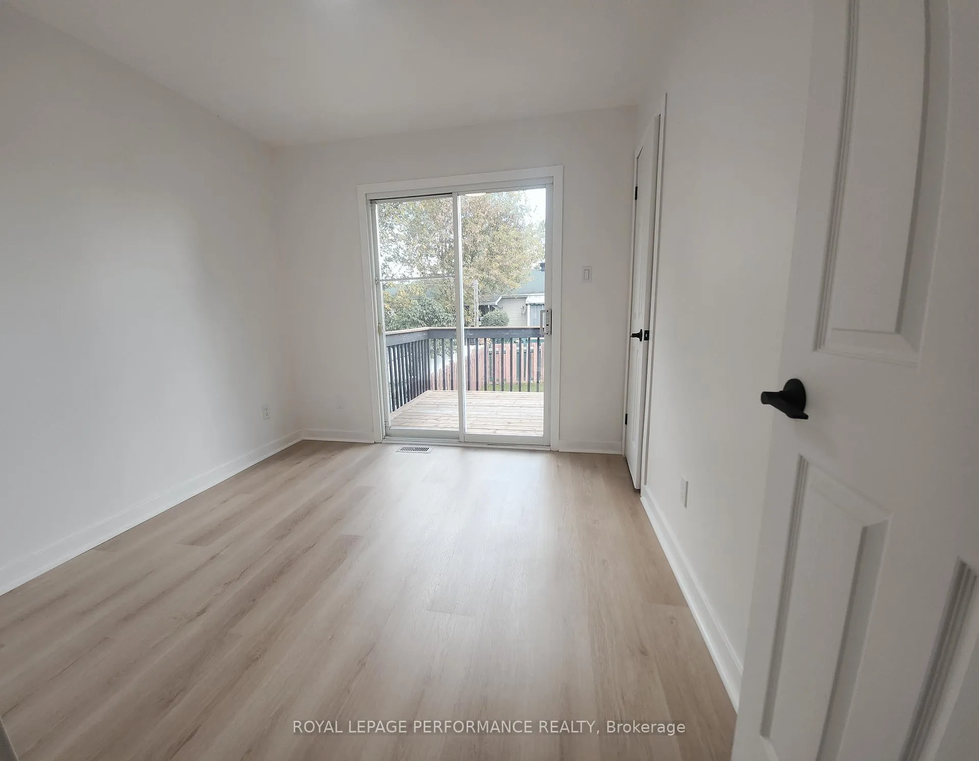 Photo 19 of 405 Carleton Street E, Cornwall — HOMEH