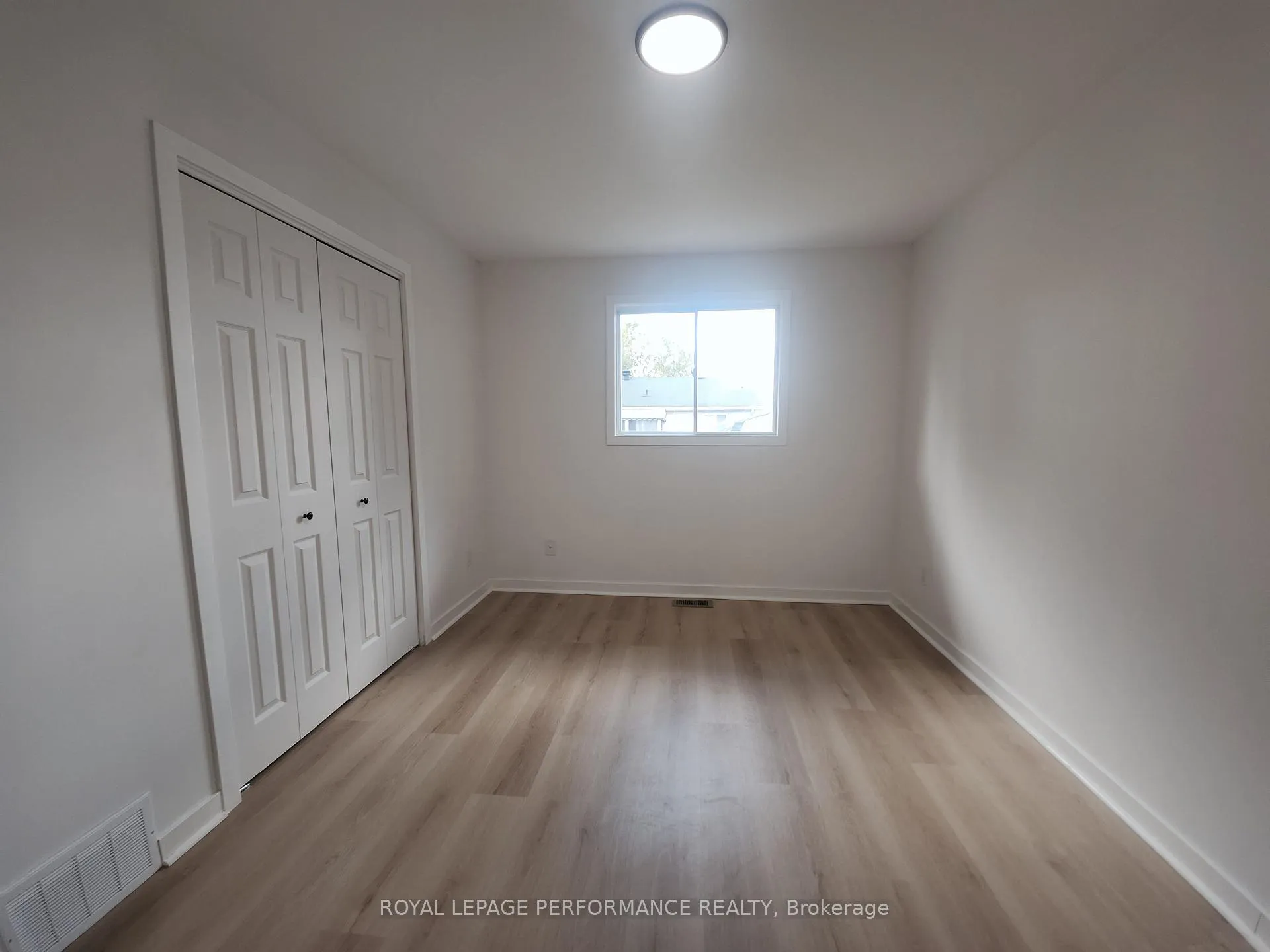 Photo 23 of 405 Carleton Street E, Cornwall — HOMEH