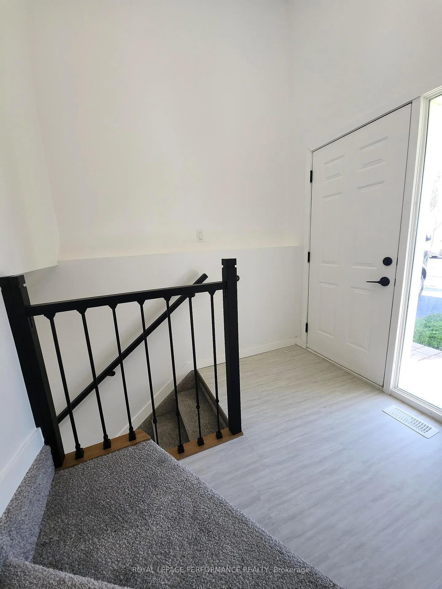Photo 35 of 405 Carleton Street E, Cornwall — HOMEH