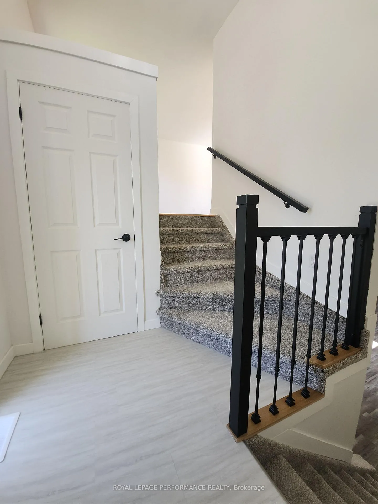 Photo 37 of 405 Carleton Street E, Cornwall — HOMEH