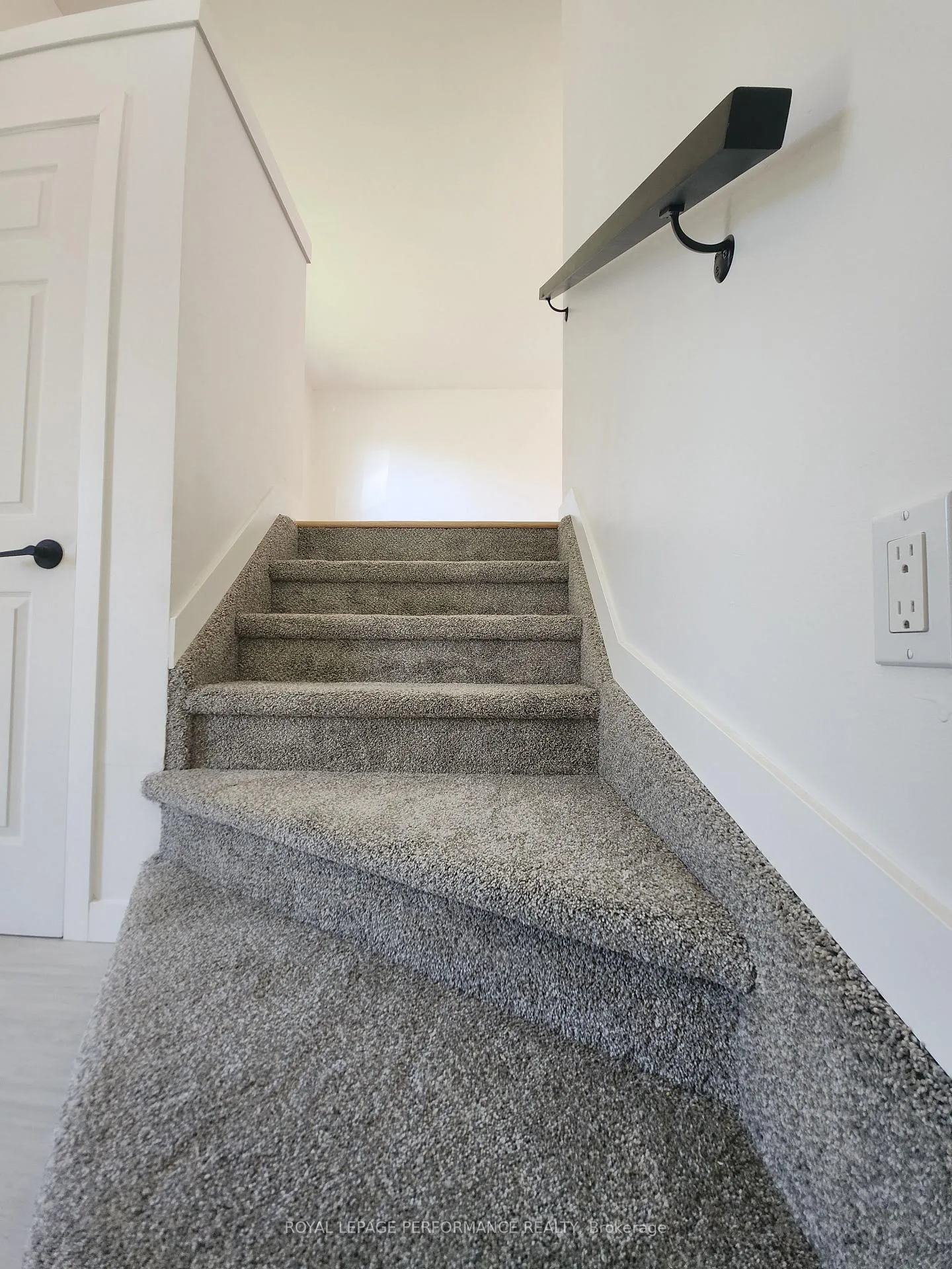 Photo 38 of 405 Carleton Street E, Cornwall — HOMEH