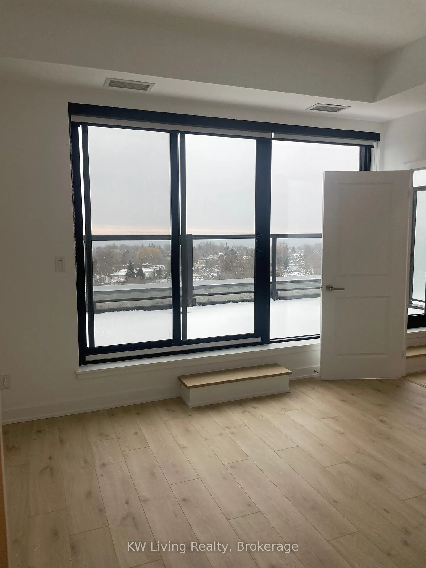 Photo 12 of Unit 902, 2799 Kingston Road, Scarborough, Cliffcrest — HOMEH