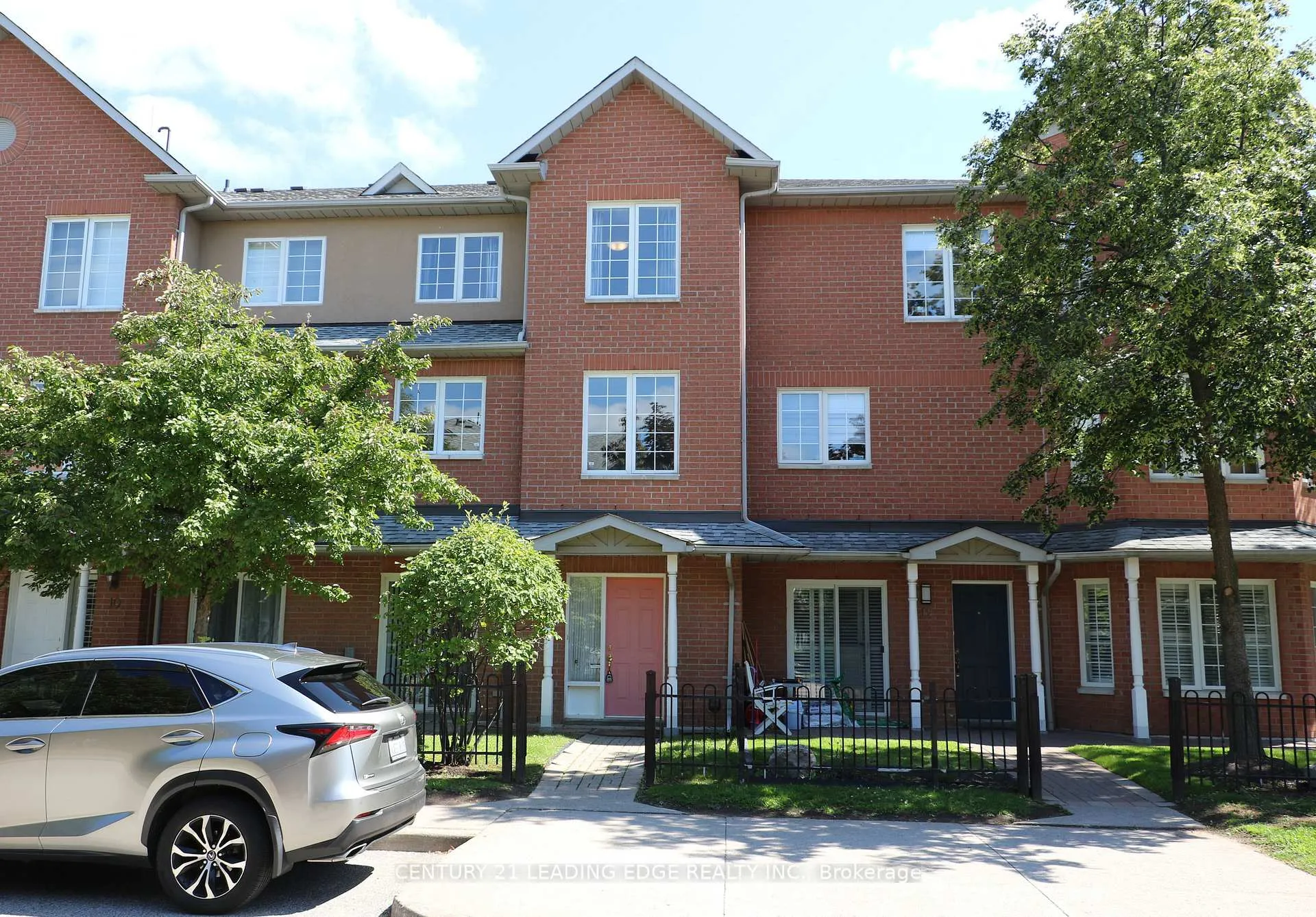 Photo 3 of Unit 11, 3 Alpen Way, Markham, Unionville — HOMEH