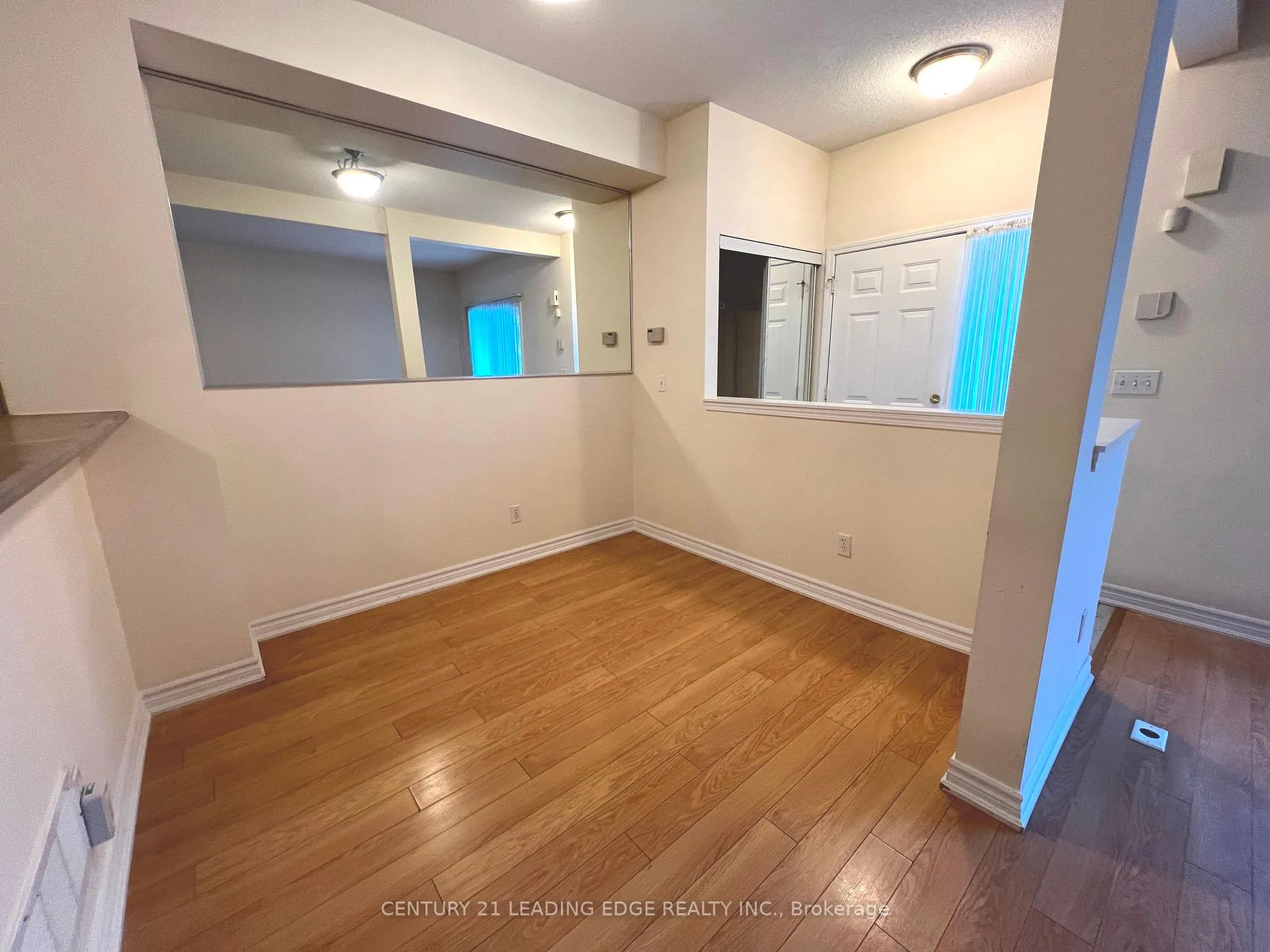 Photo 6 of Unit 11, 3 Alpen Way, Markham, Unionville — HOMEH