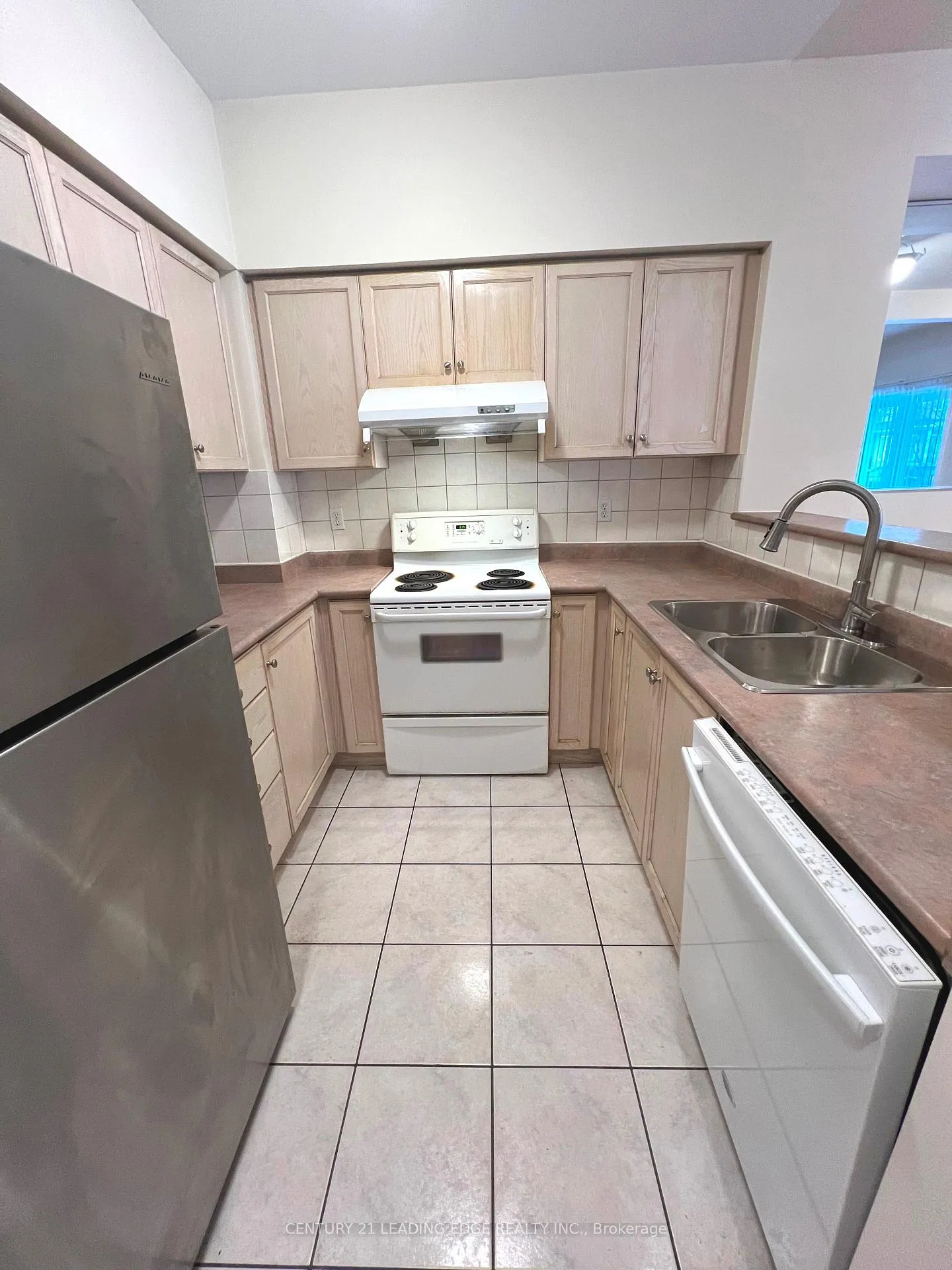 Photo 7 of Unit 11, 3 Alpen Way, Markham, Unionville — HOMEH