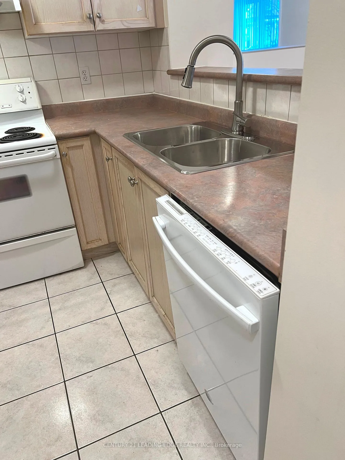 Photo 9 of Unit 11, 3 Alpen Way, Markham, Unionville — HOMEH