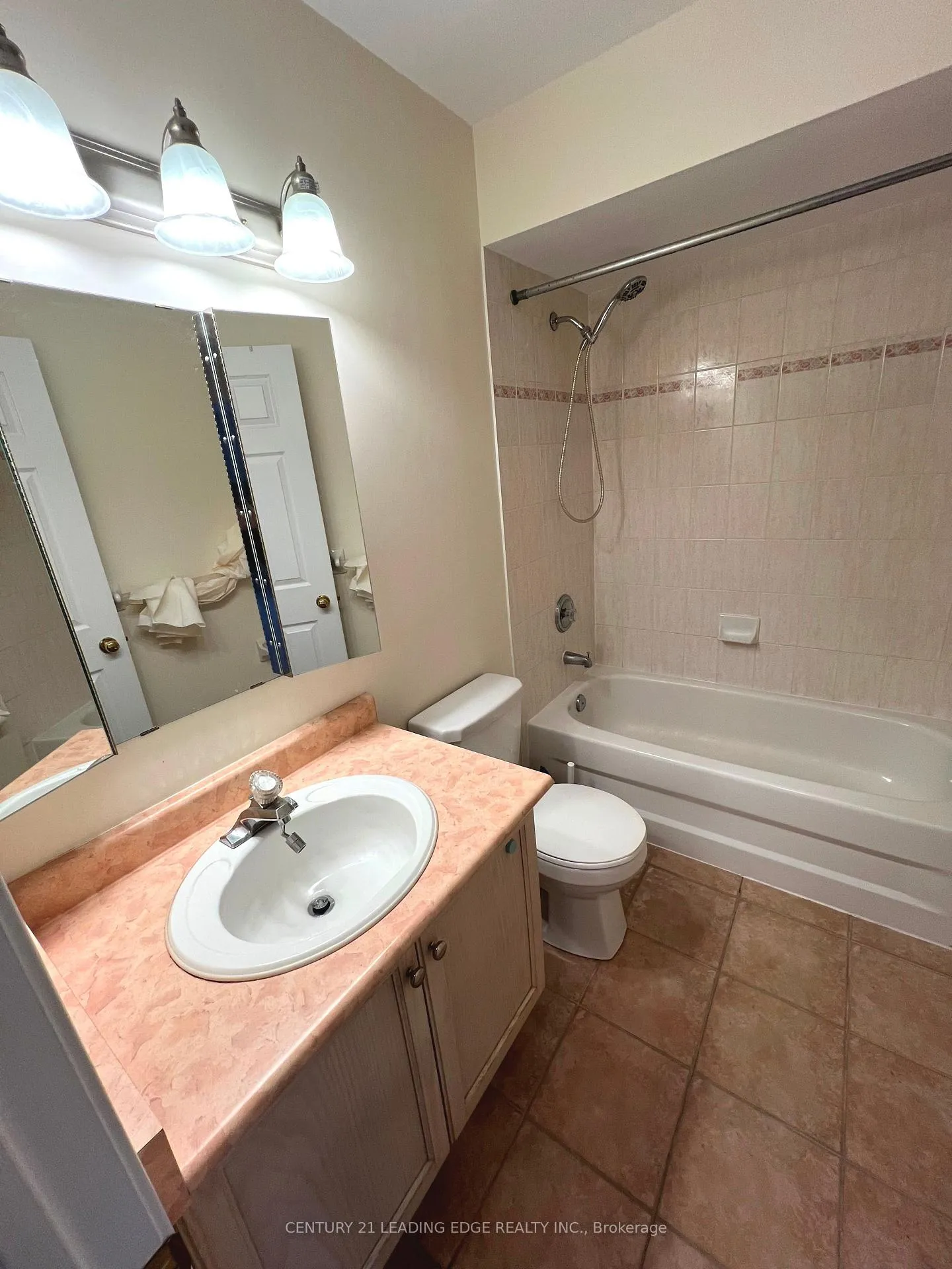 Photo 11 of Unit 11, 3 Alpen Way, Markham, Unionville — HOMEH