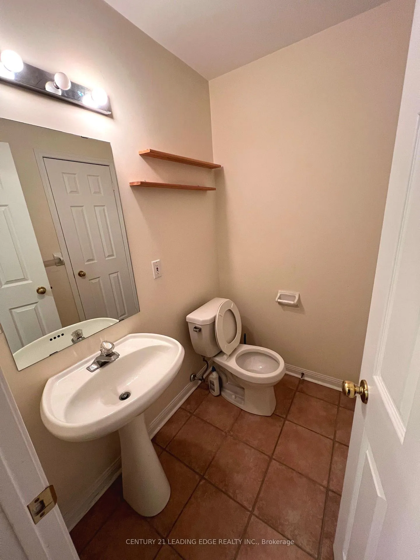 Photo 14 of Unit 11, 3 Alpen Way, Markham, Unionville — HOMEH