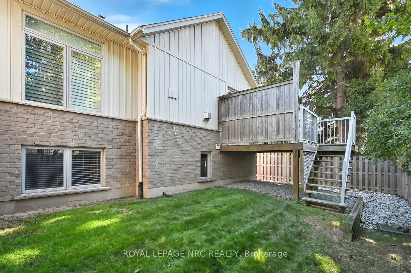 Photo 3 of Unit 14, 409 Niagara Street, St. Catharines, Carlton/Bunting — HOMEH