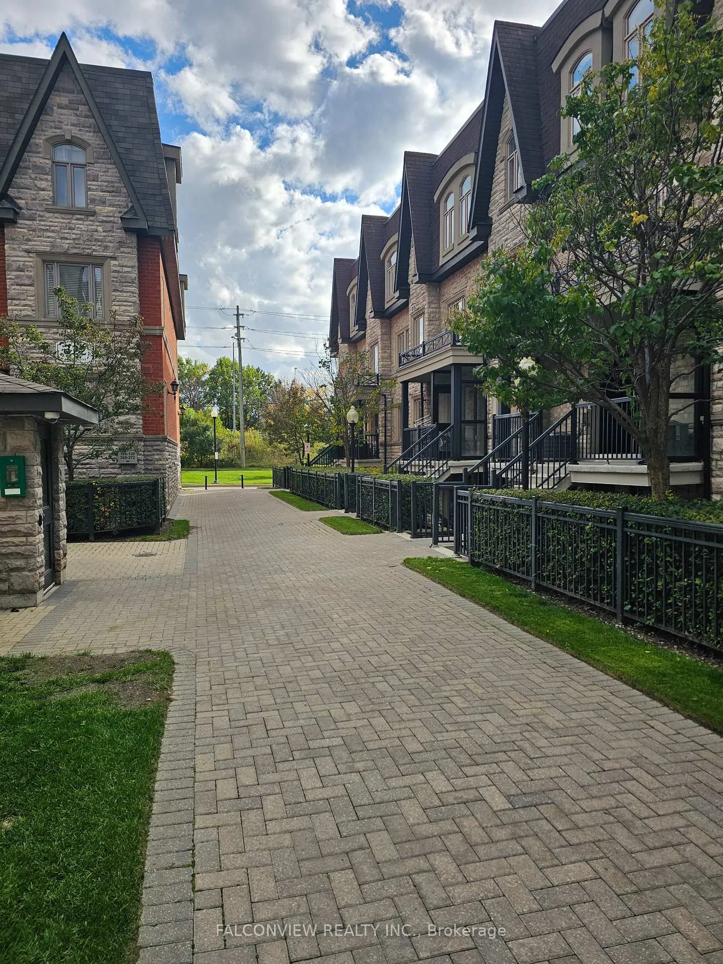 Front of Unit 125, 318 John Street