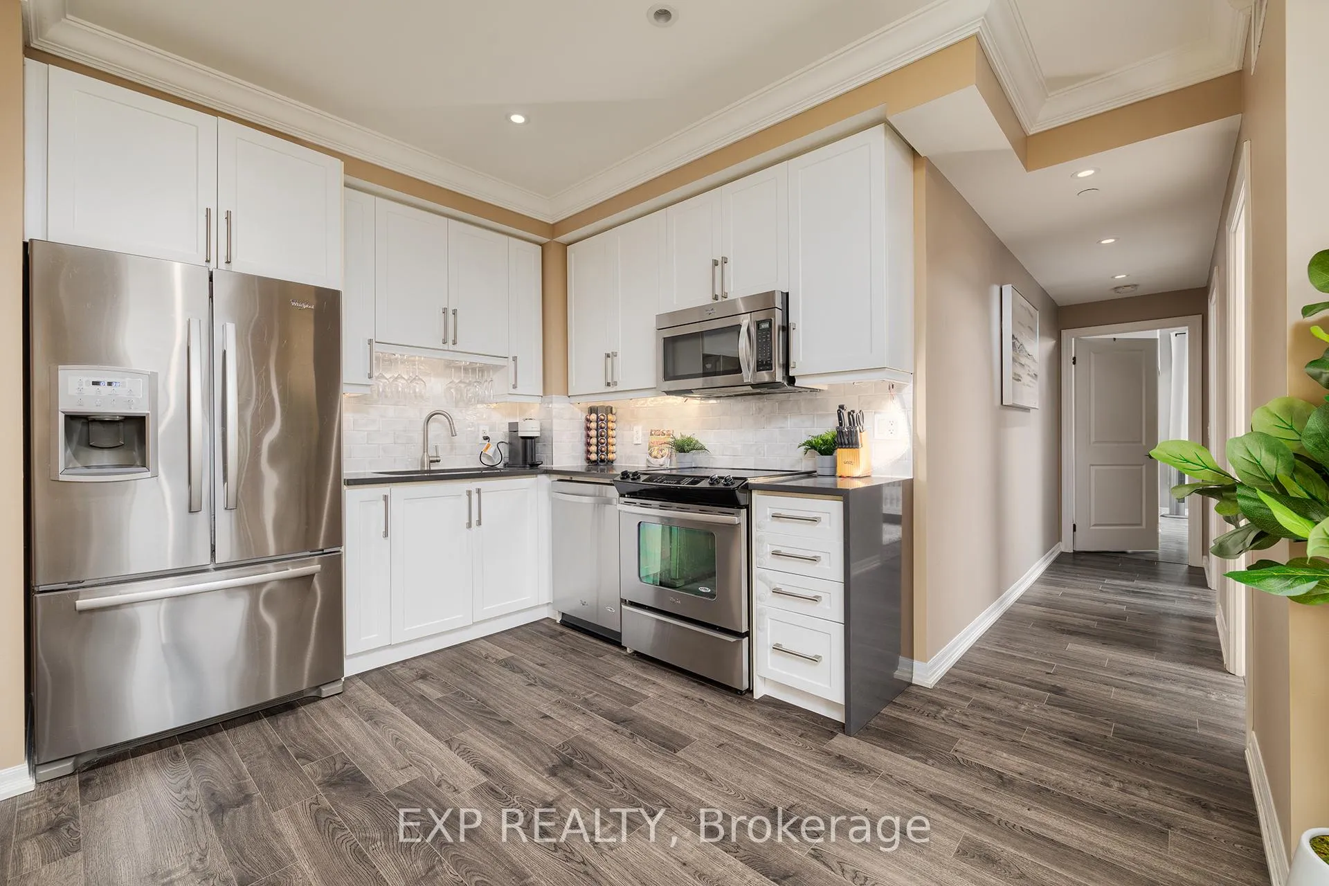 Photo 6 of Unit 310, 3563 Lake Shore Boulevard W, Etobicoke, Long Branch — HOMEH