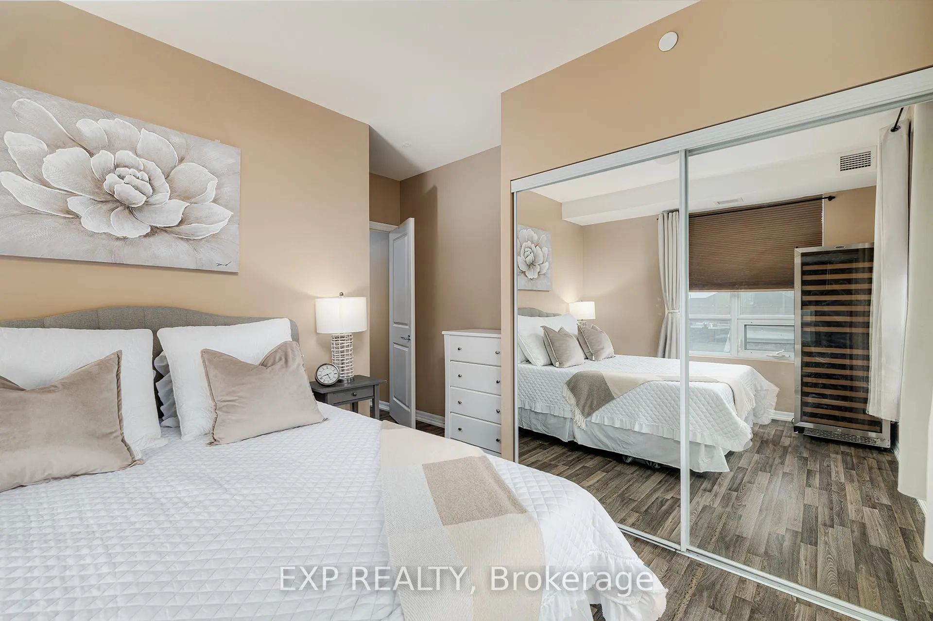 Photo 8 of Unit 310, 3563 Lake Shore Boulevard W, Etobicoke, Long Branch — HOMEH