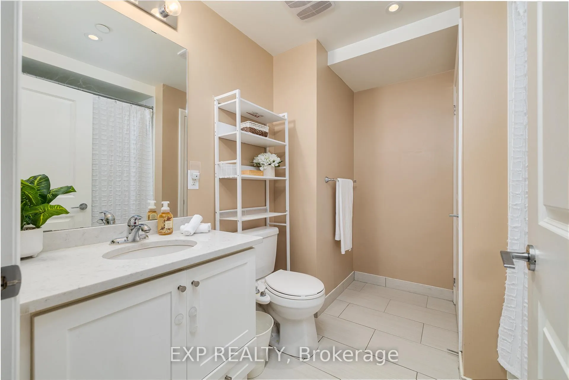 Photo 10 of Unit 310, 3563 Lake Shore Boulevard W, Etobicoke, Long Branch — HOMEH