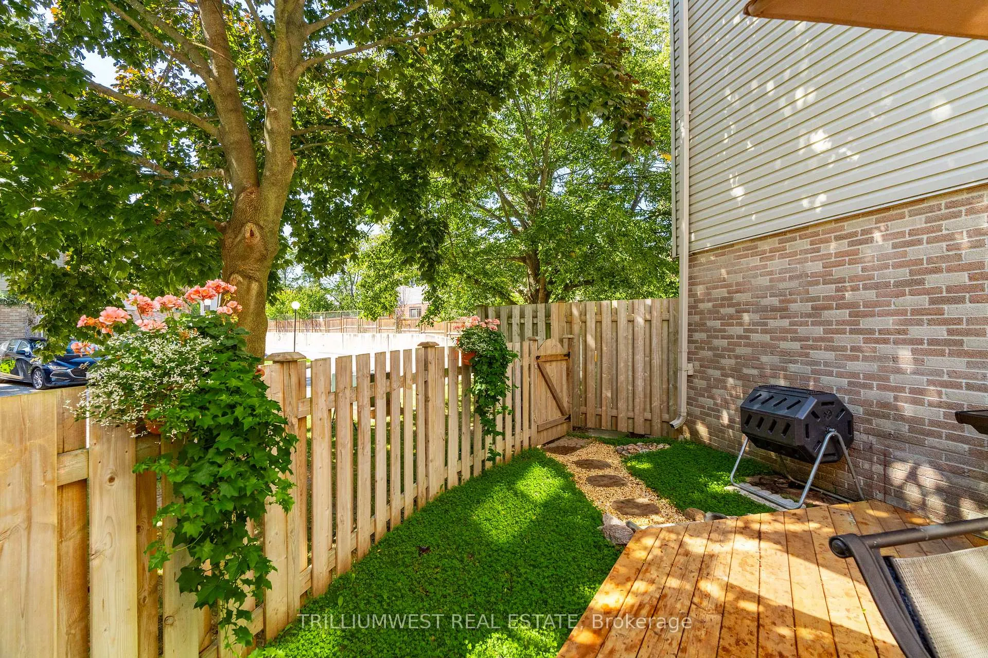 Photo 39 of Unit 13, 60 Elmsdale Drive, Kitchener — HOMEH