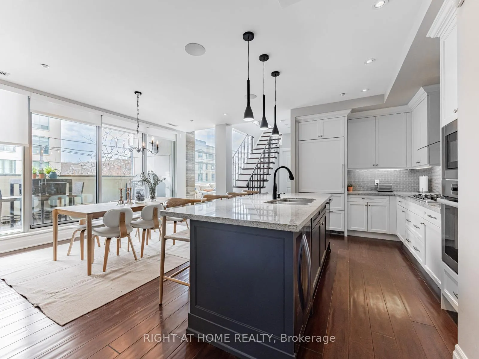 Photo 3 of Unit 204, 1 Rainsford Road, Toronto, The Beaches — HOMEH