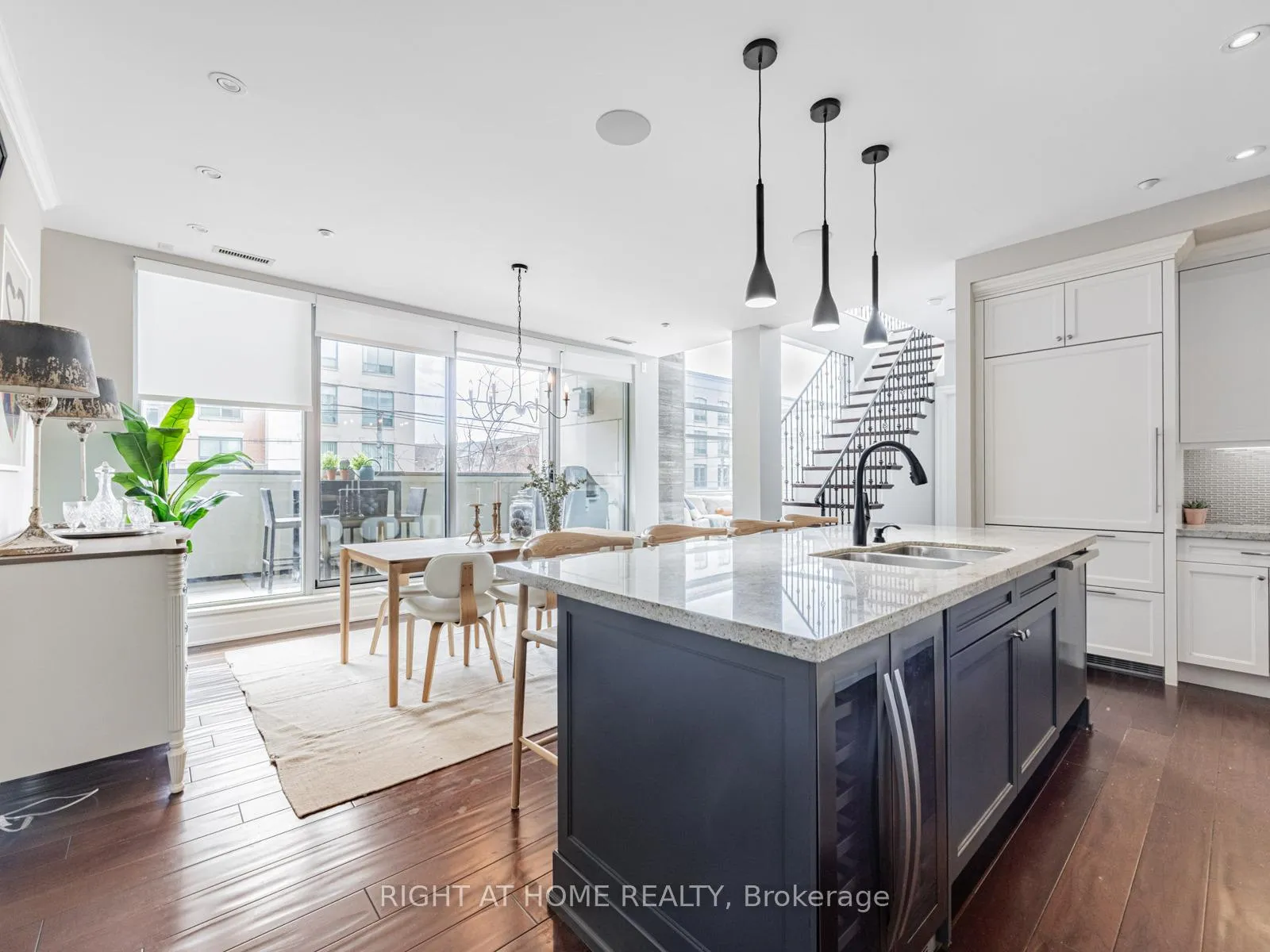 Photo 4 of Unit 204, 1 Rainsford Road, Toronto, The Beaches — HOMEH