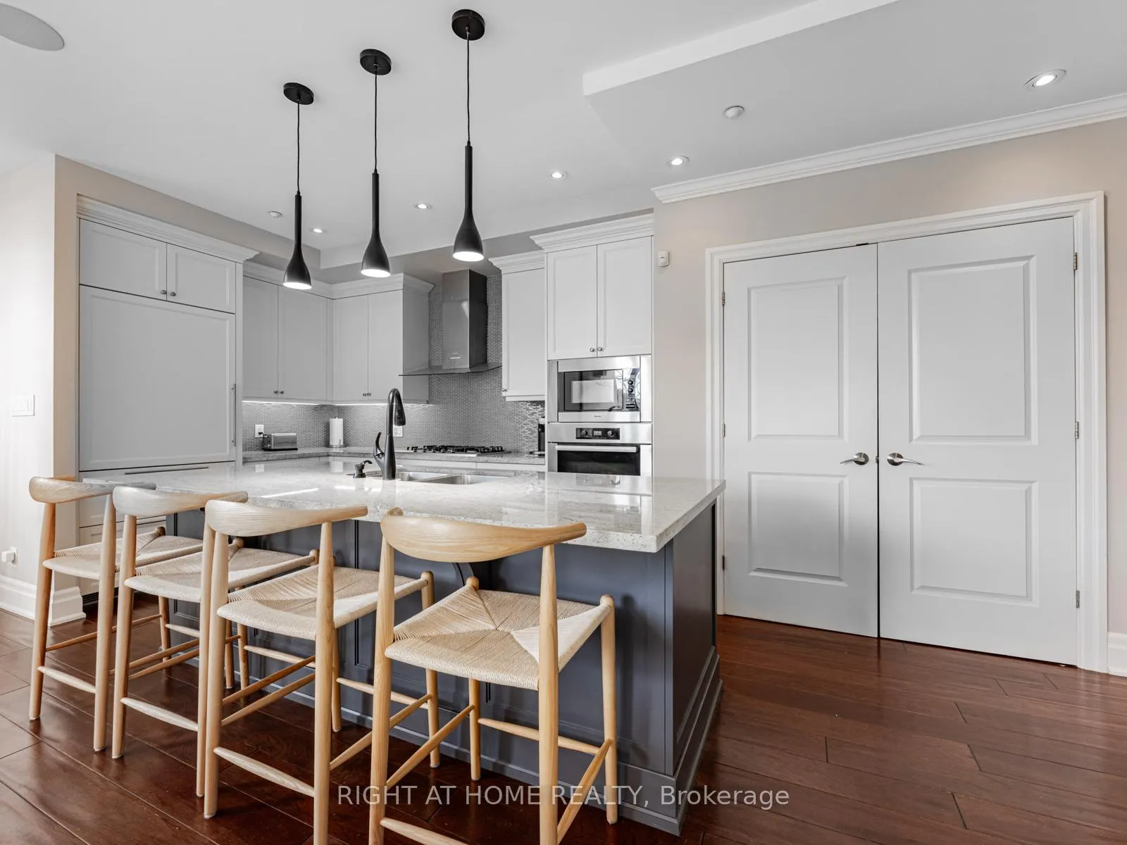 Photo 6 of Unit 204, 1 Rainsford Road, Toronto, The Beaches — HOMEH