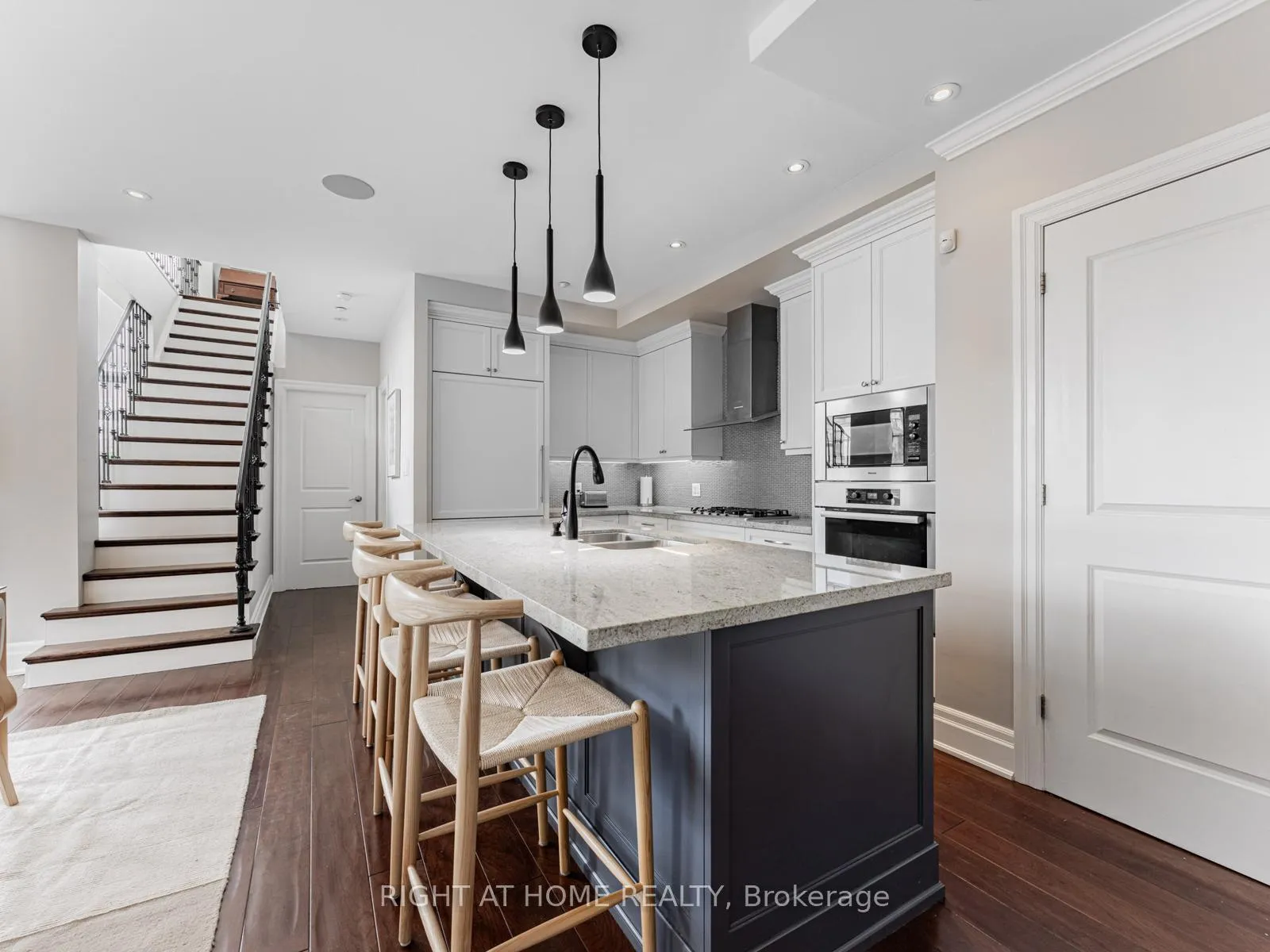 Photo 7 of Unit 204, 1 Rainsford Road, Toronto, The Beaches — HOMEH