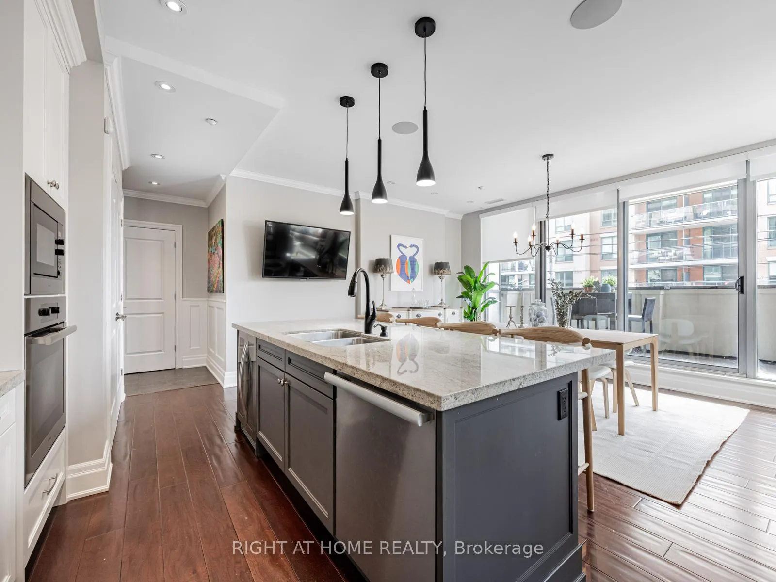 Photo 10 of Unit 204, 1 Rainsford Road, Toronto, The Beaches — HOMEH