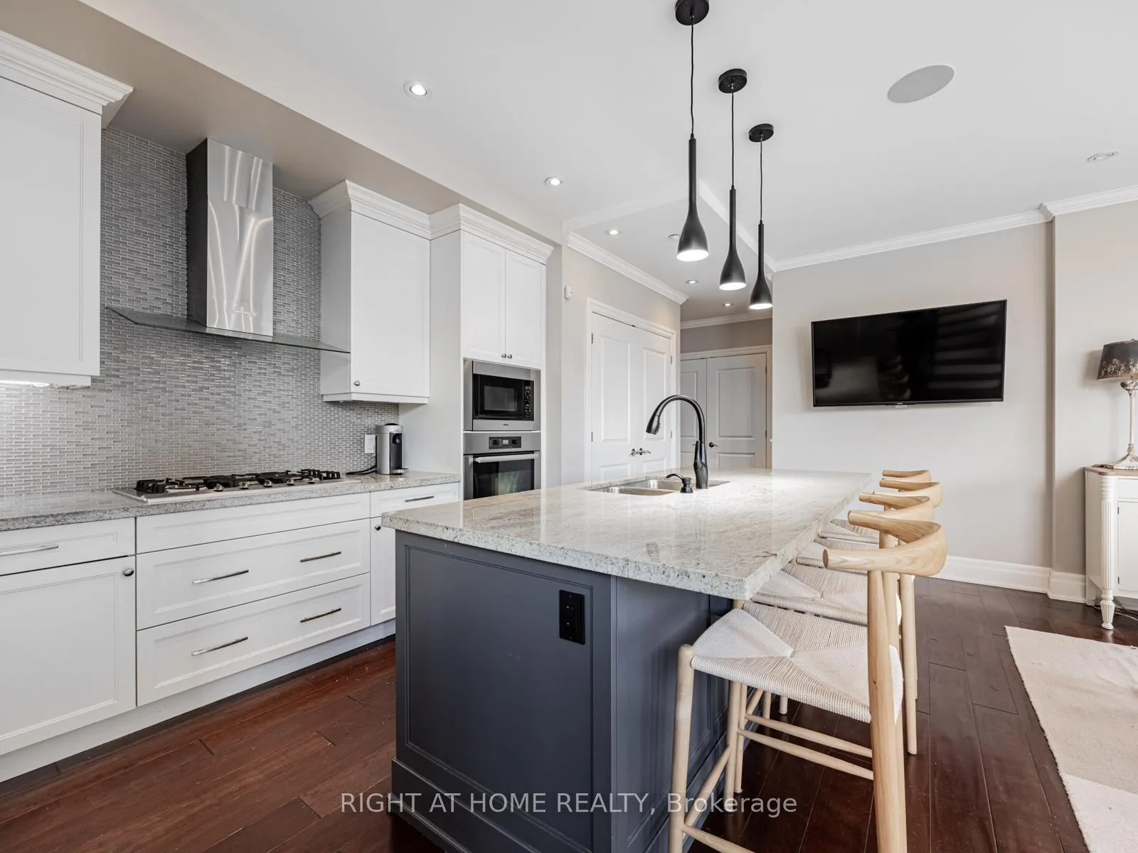 Photo 11 of Unit 204, 1 Rainsford Road, Toronto, The Beaches — HOMEH