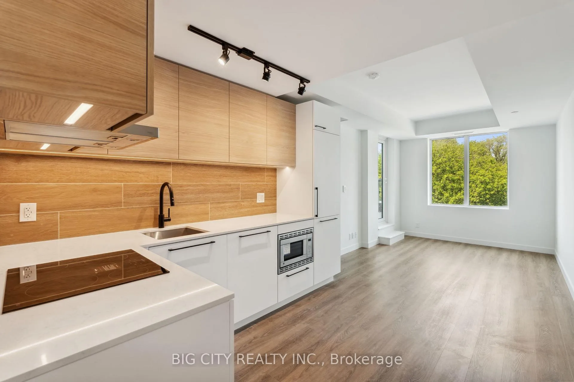 Photo 4 of Unit 326, 1050 Eastern Avenue, Toronto, The Beaches — HOMEH