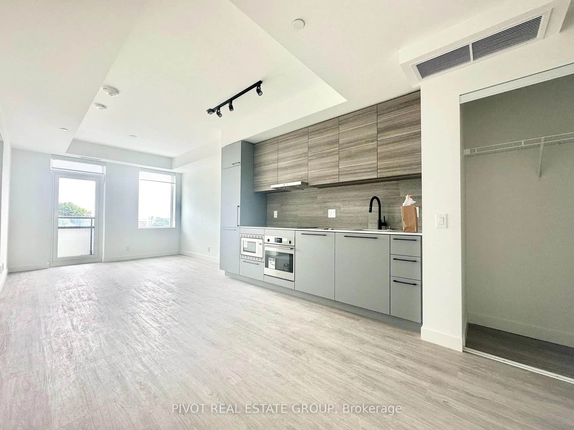 Photo 3 of Unit 408, 1050 Eastern Avenue, Toronto, The Beaches — HOMEH