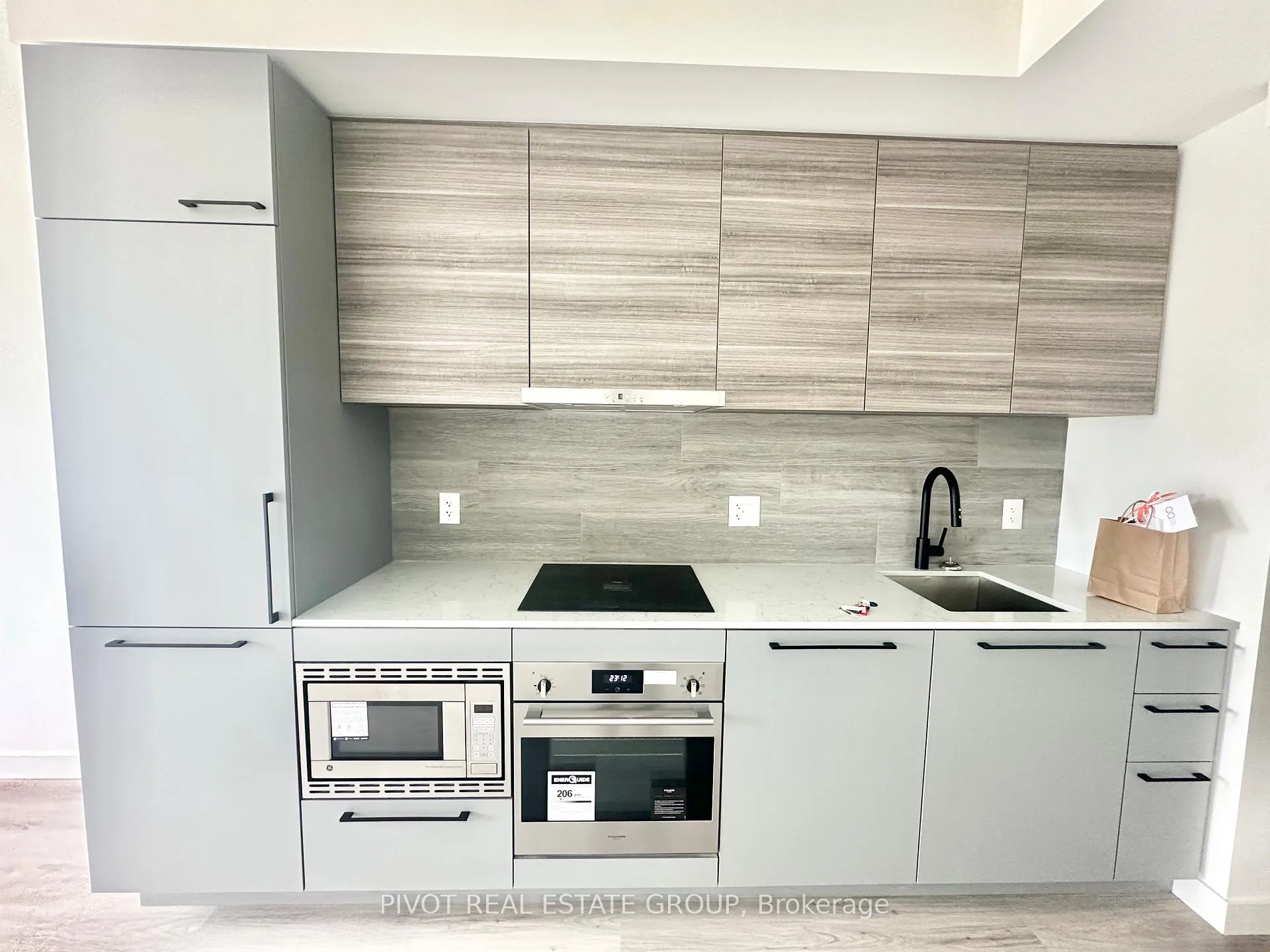 Photo 4 of Unit 408, 1050 Eastern Avenue, Toronto, The Beaches — HOMEH