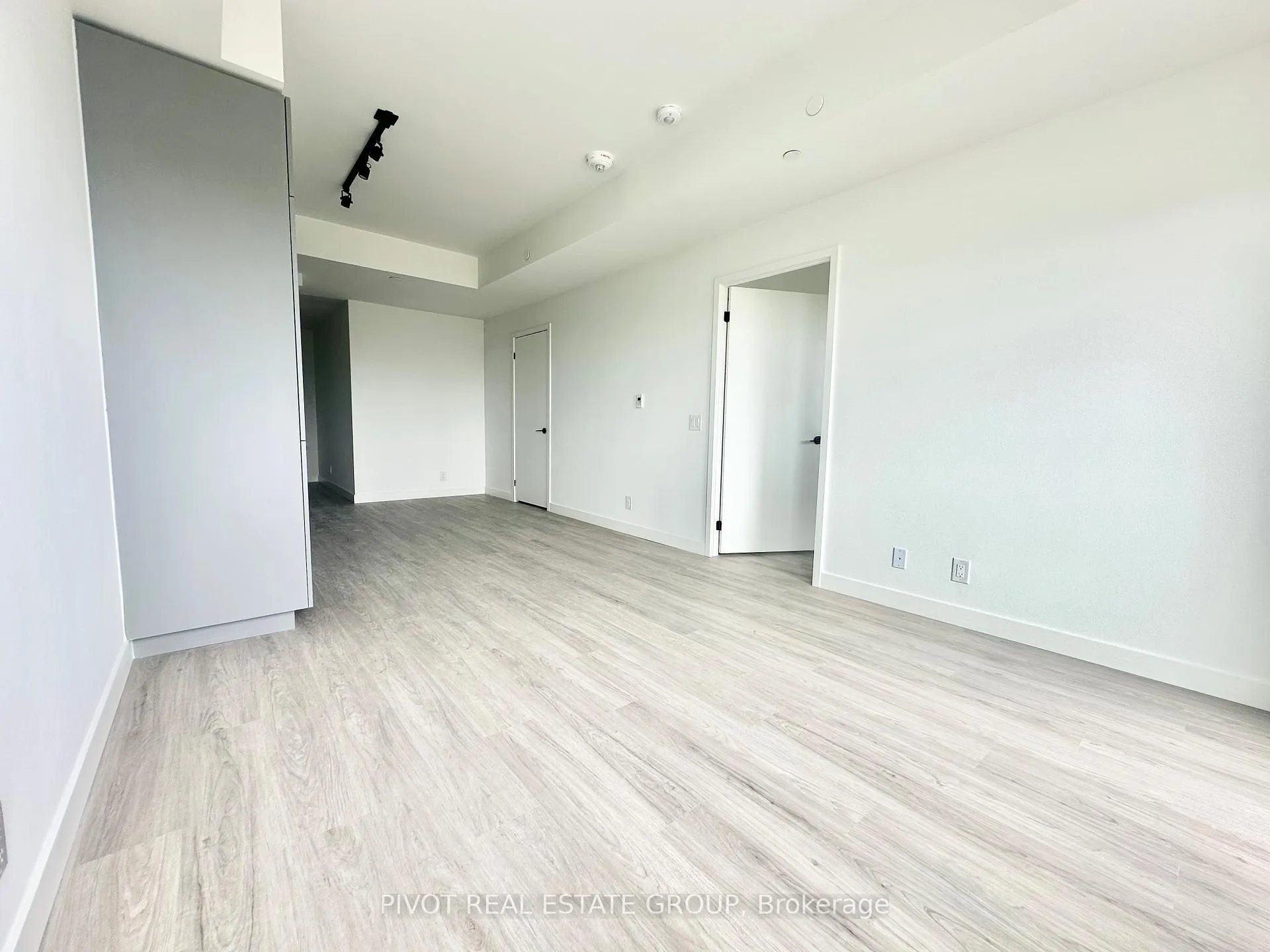 Photo 8 of Unit 408, 1050 Eastern Avenue, Toronto, The Beaches — HOMEH