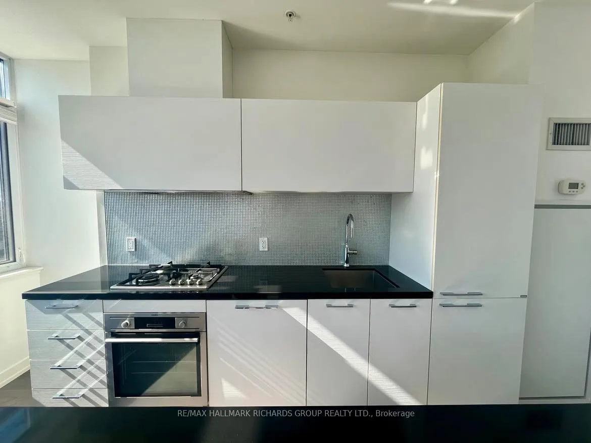 Photo 4 of Unit PH5, 2 Bellefair Avenue, Toronto, The Beaches — HOMEH