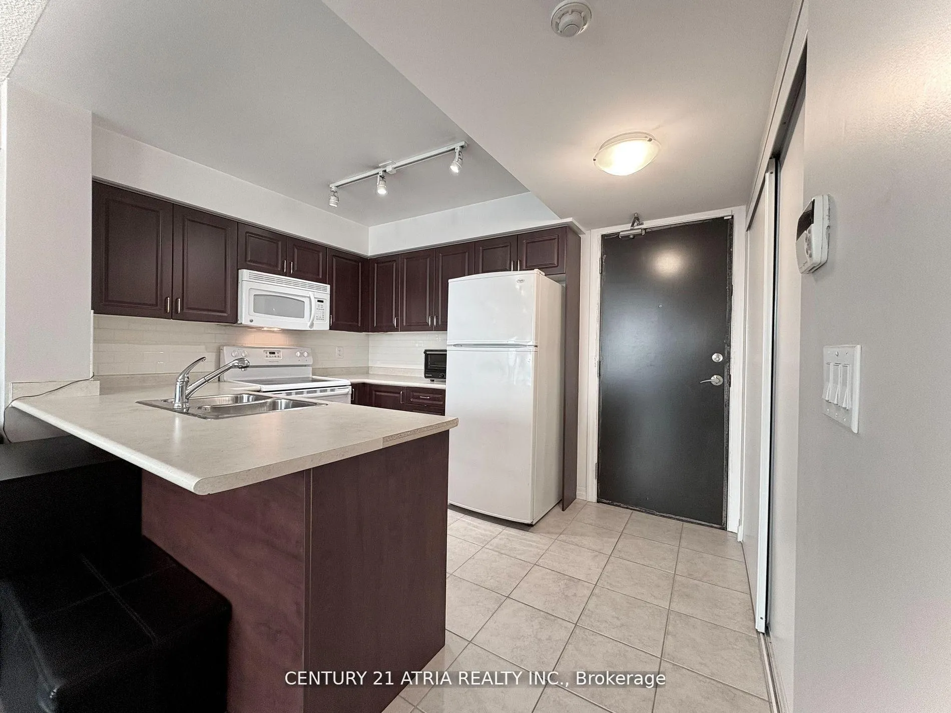 Photo 5 of Unit 1005, 1600 Charles Street, Whitby, Port Whitby — HOMEH