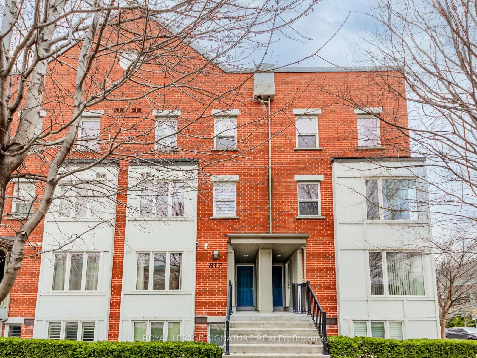 Front of Unit 5, 817 Dundas Street E