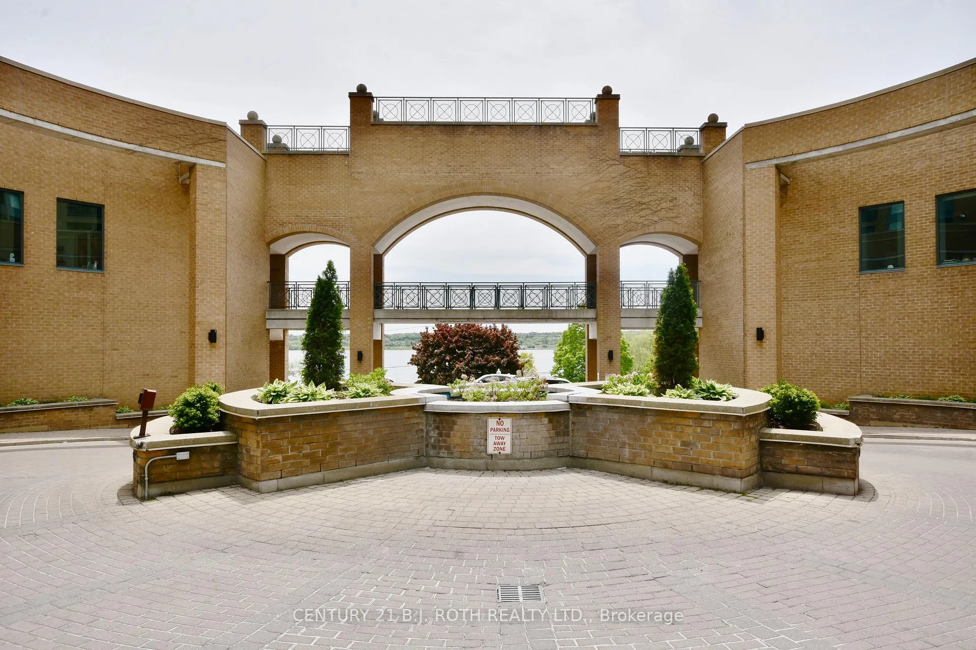 Photo 2 of Unit 1210, 140 Dunlop Street E, Barrie, City Centre — HOMEH