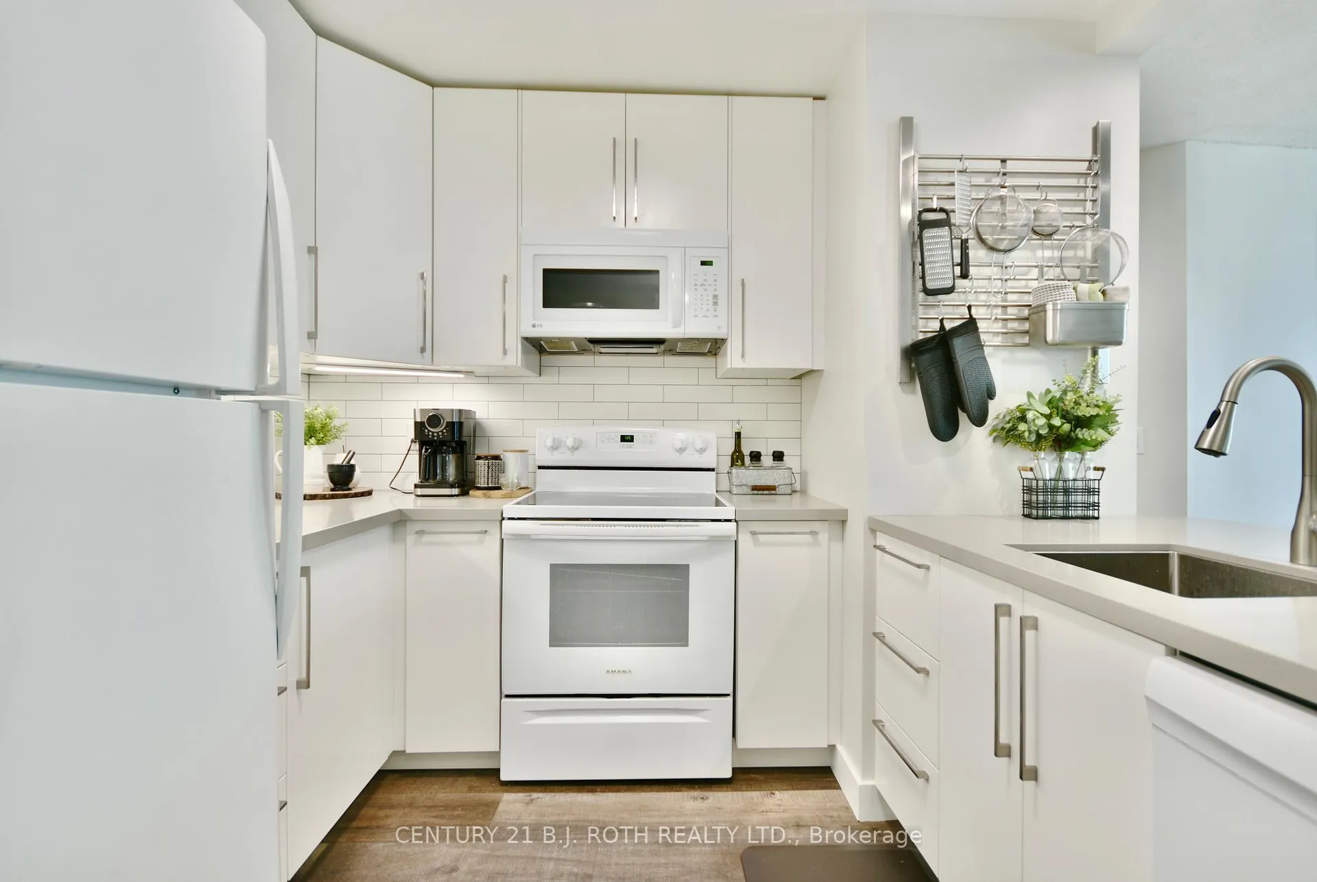 Photo 6 of Unit 1210, 140 Dunlop Street E, Barrie, City Centre — HOMEH