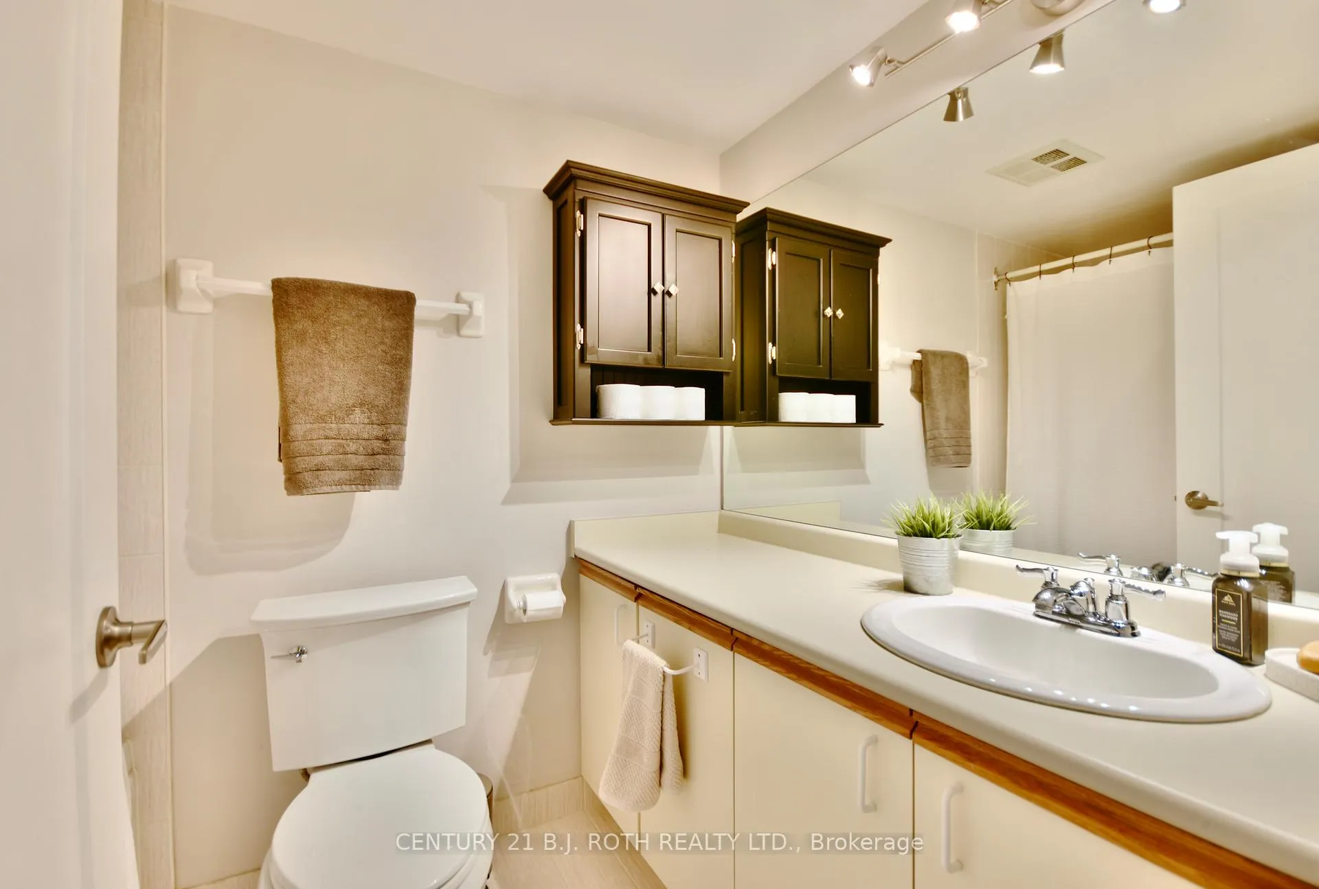 Photo 16 of Unit 1210, 140 Dunlop Street E, Barrie, City Centre — HOMEH