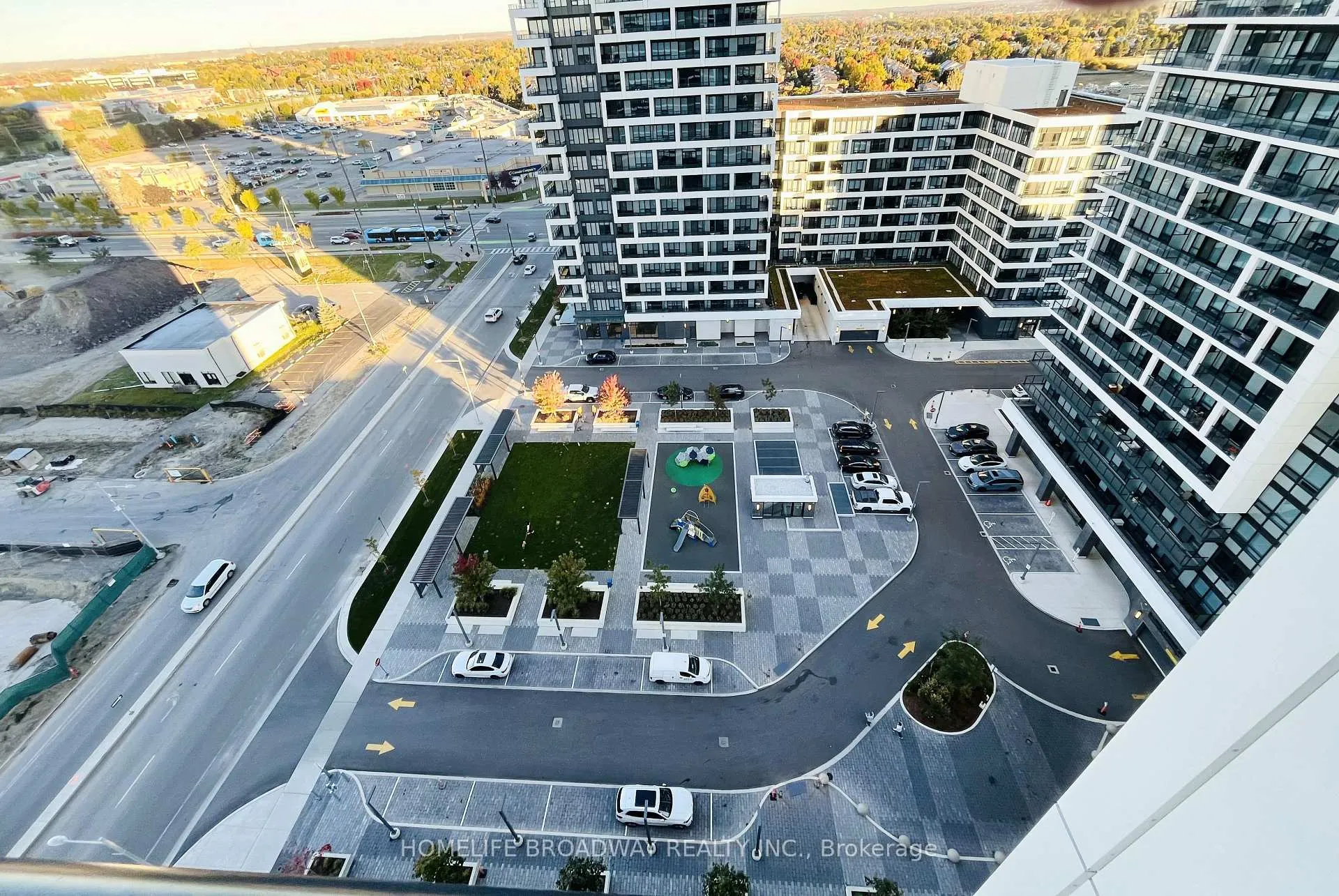 Photo 3 of Unit 1709, 8 Water Walk Drive, Markham, Unionville — HOMEH