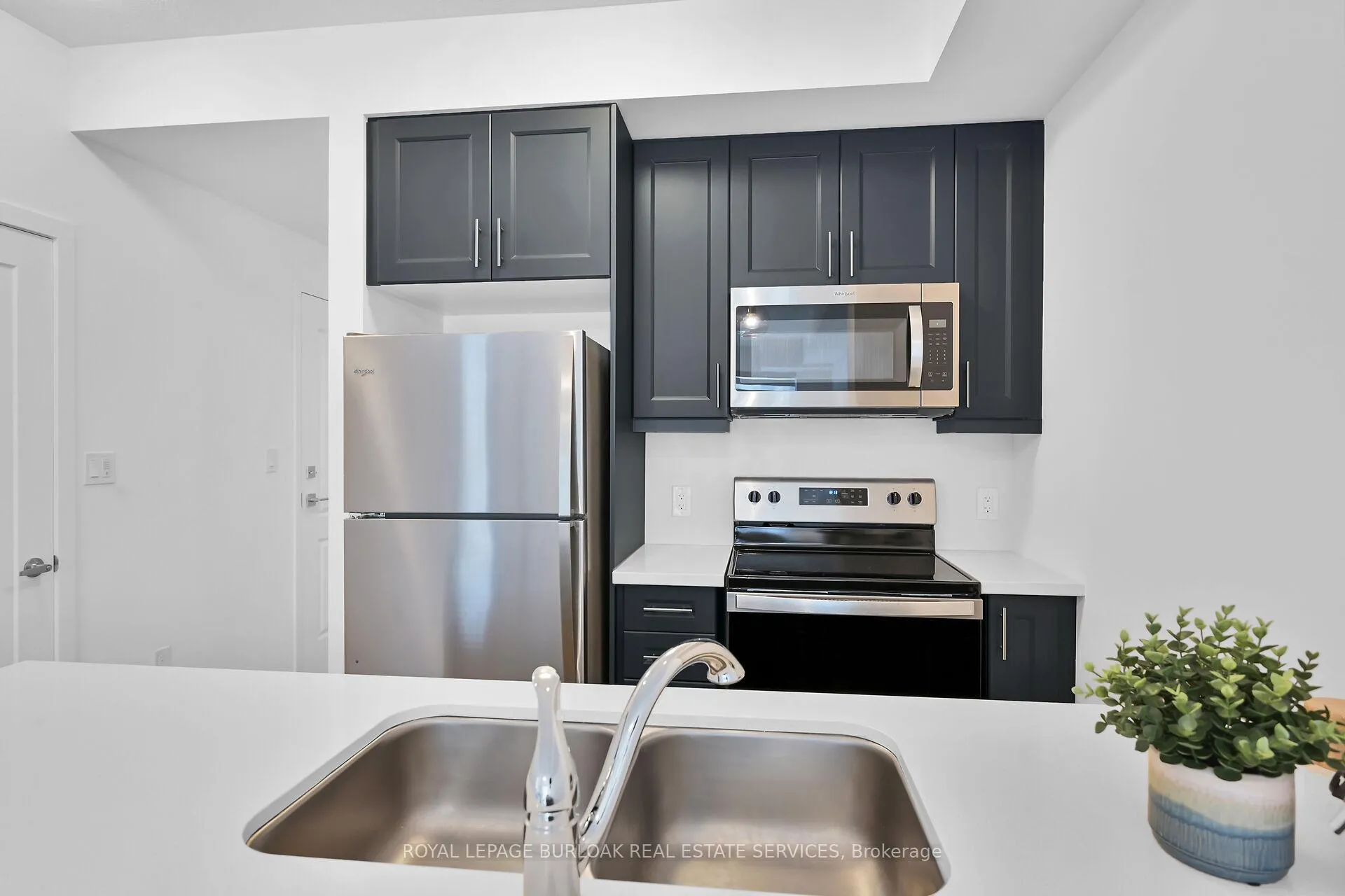 Photo 7 of Unit 801, 470 Dundas Street E, Hamilton, Waterdown — HOMEH