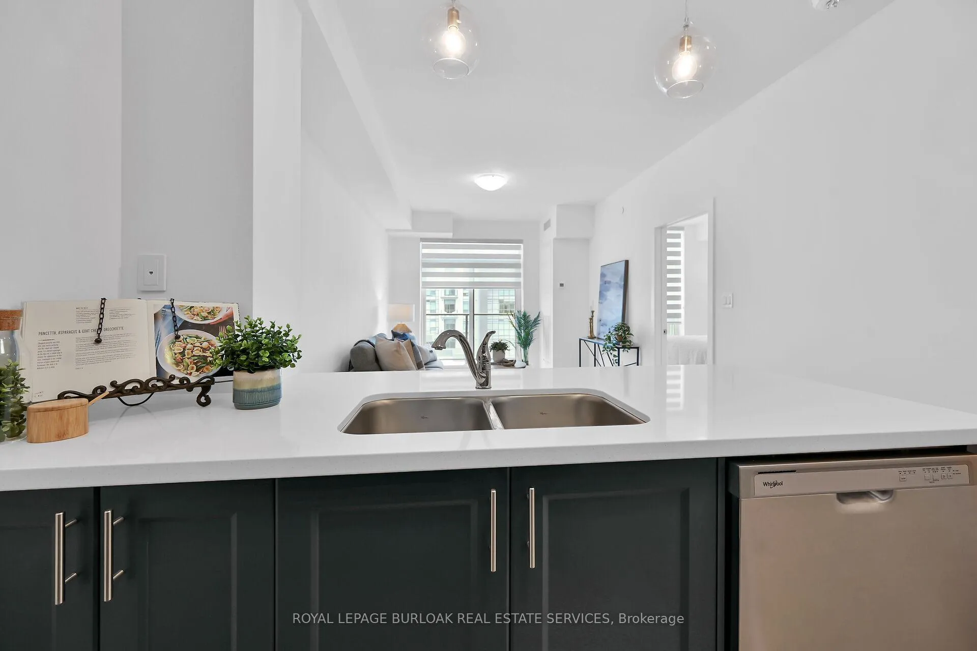 Photo 8 of Unit 801, 470 Dundas Street E, Hamilton, Waterdown — HOMEH