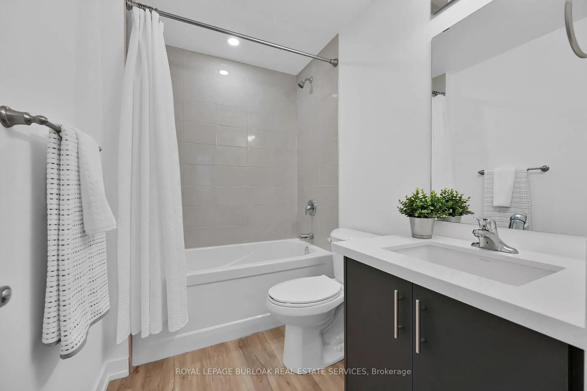 Photo 17 of Unit 801, 470 Dundas Street E, Hamilton, Waterdown — HOMEH