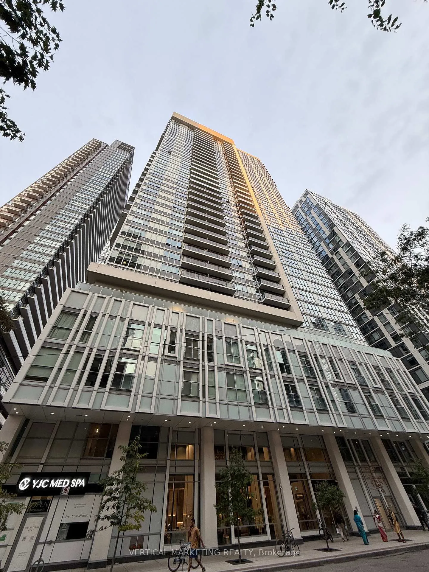Front of Unit 2404, 77 Mutual Street